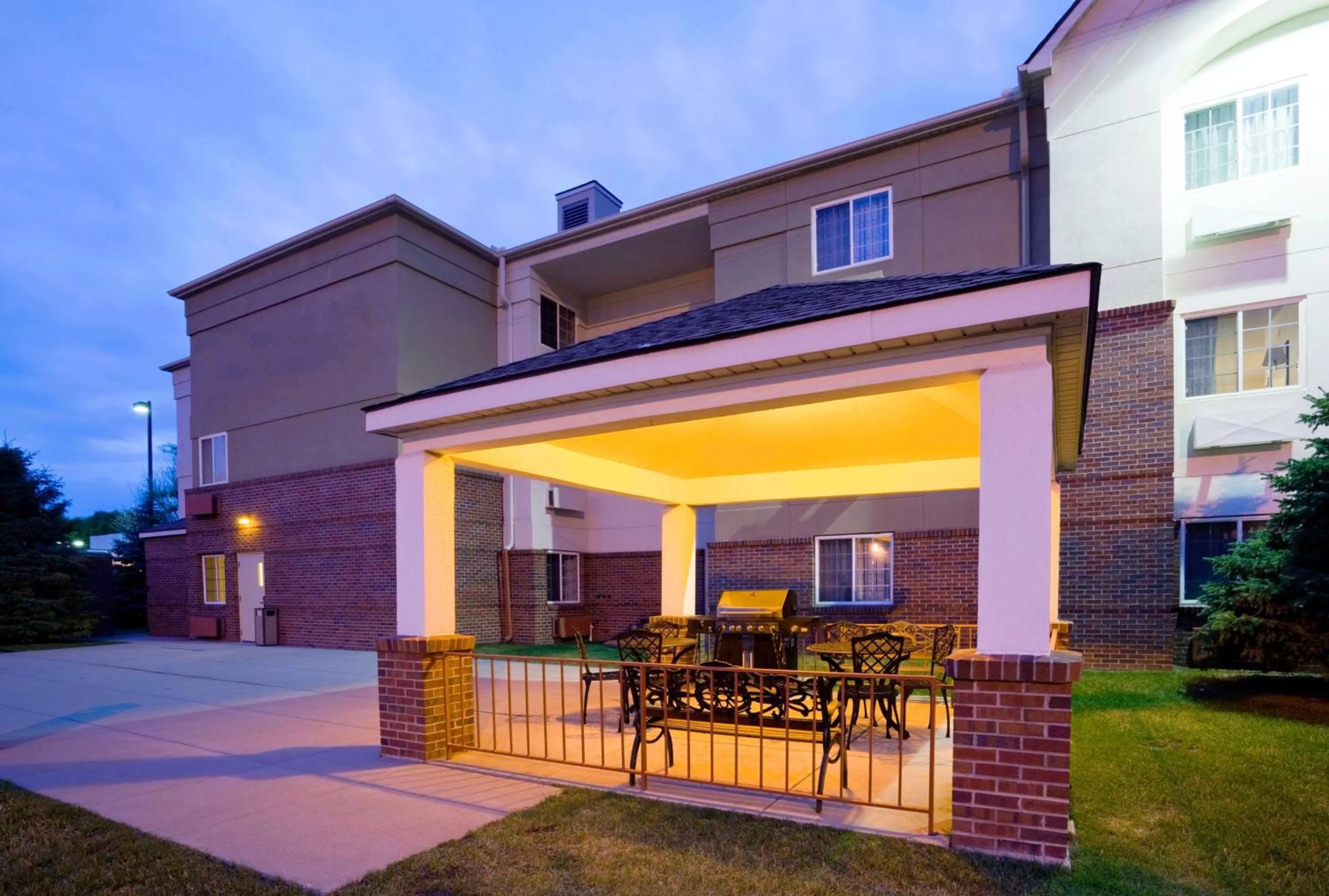 Patio in Sonesta Simply Suites Minneapolis Richfield