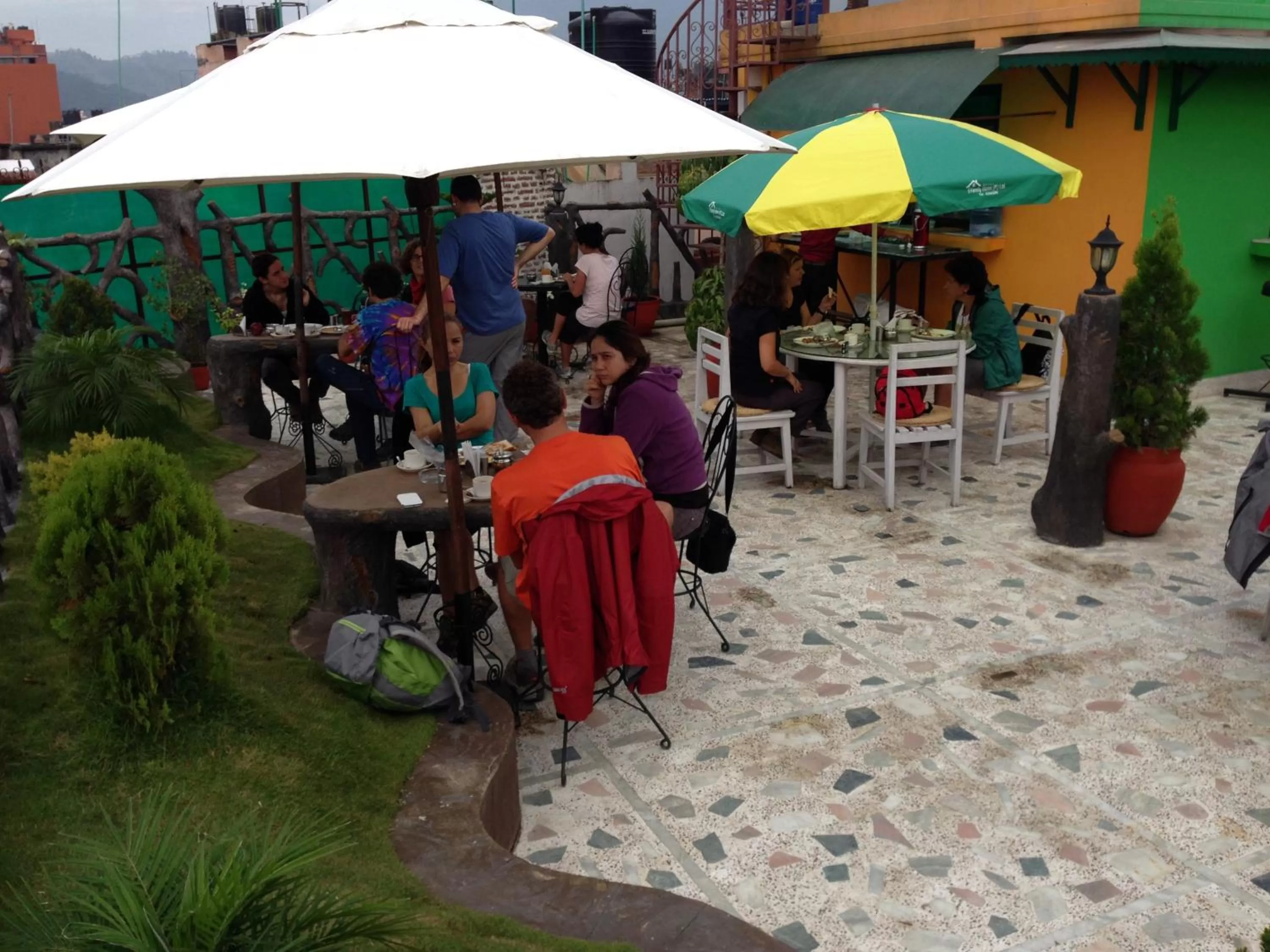 Restaurant/places to eat in Hotel Family Home