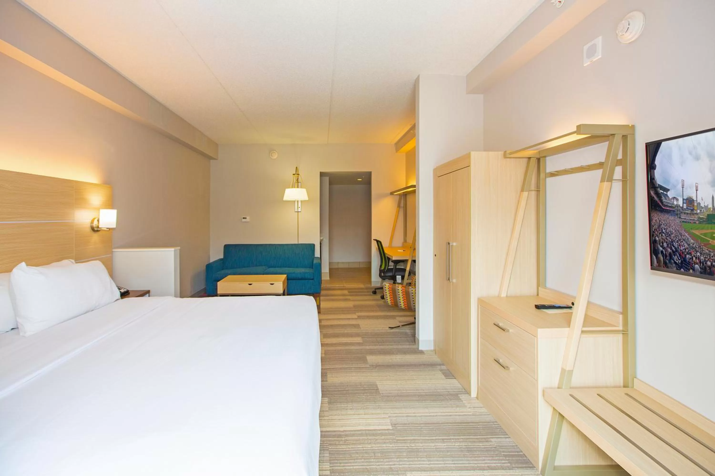 Holiday Inn Express & Suites Pittsburgh North Shore by IHG