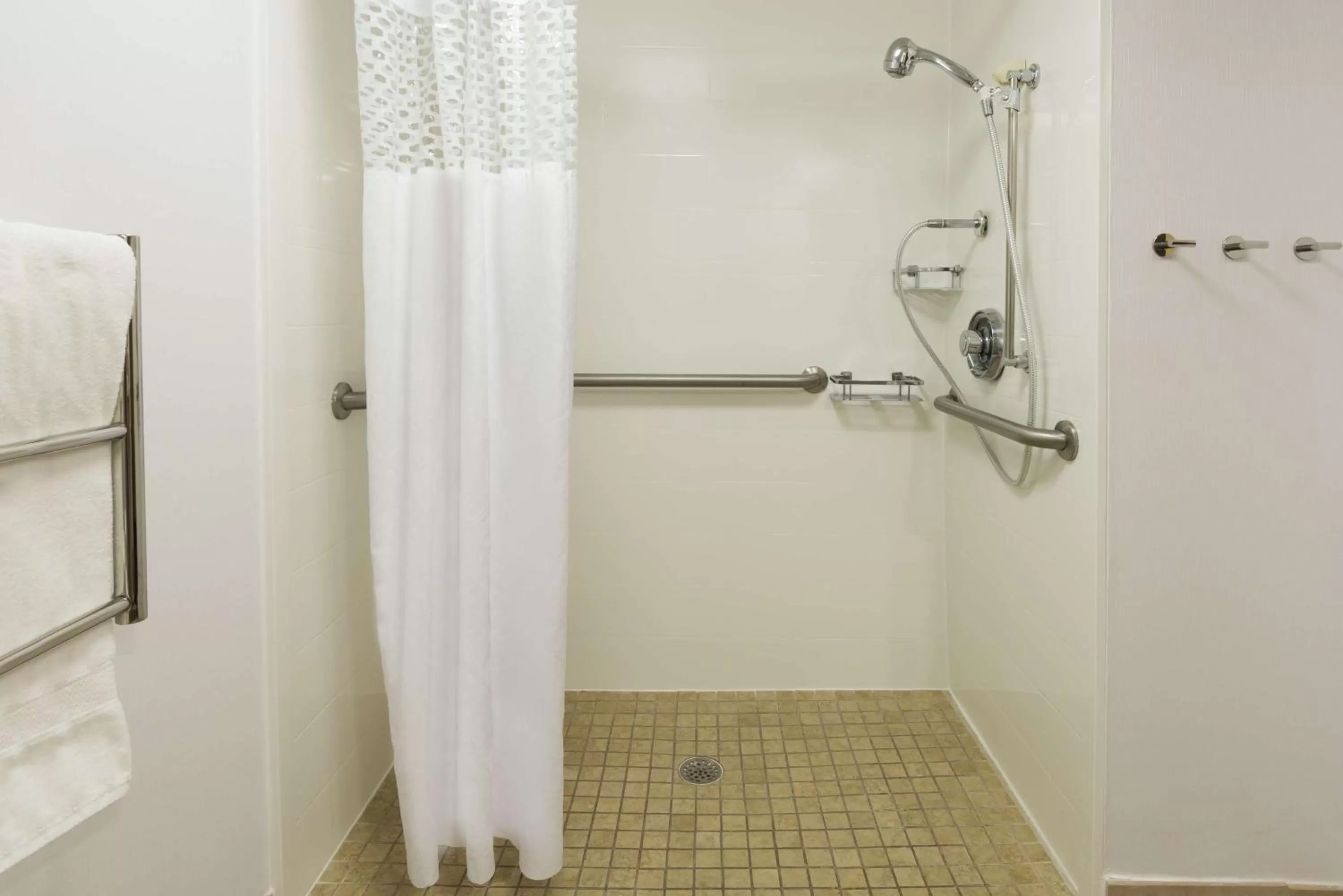 Bathroom in Hampton Inn Raleigh Cary