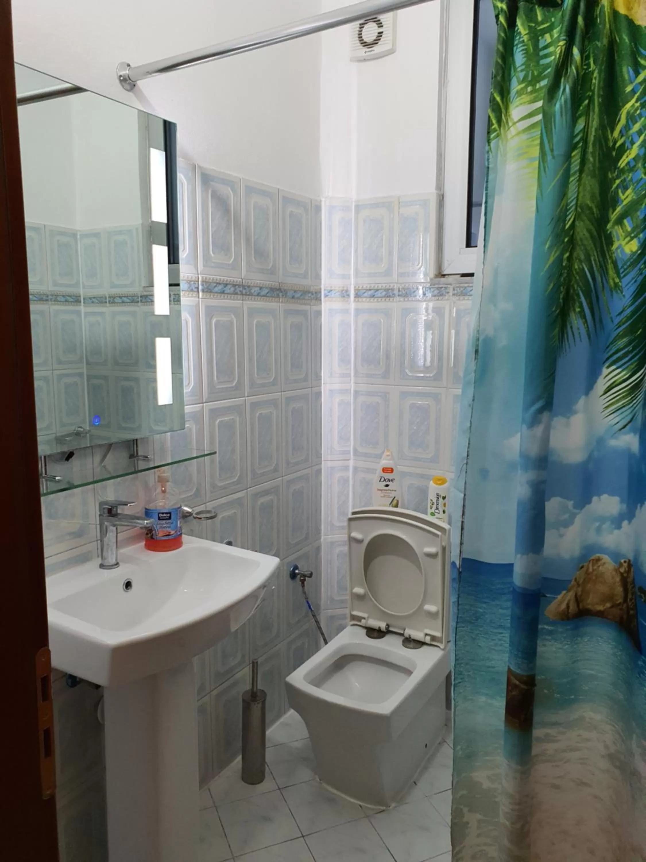 Bathroom in Kompleksi GJONI