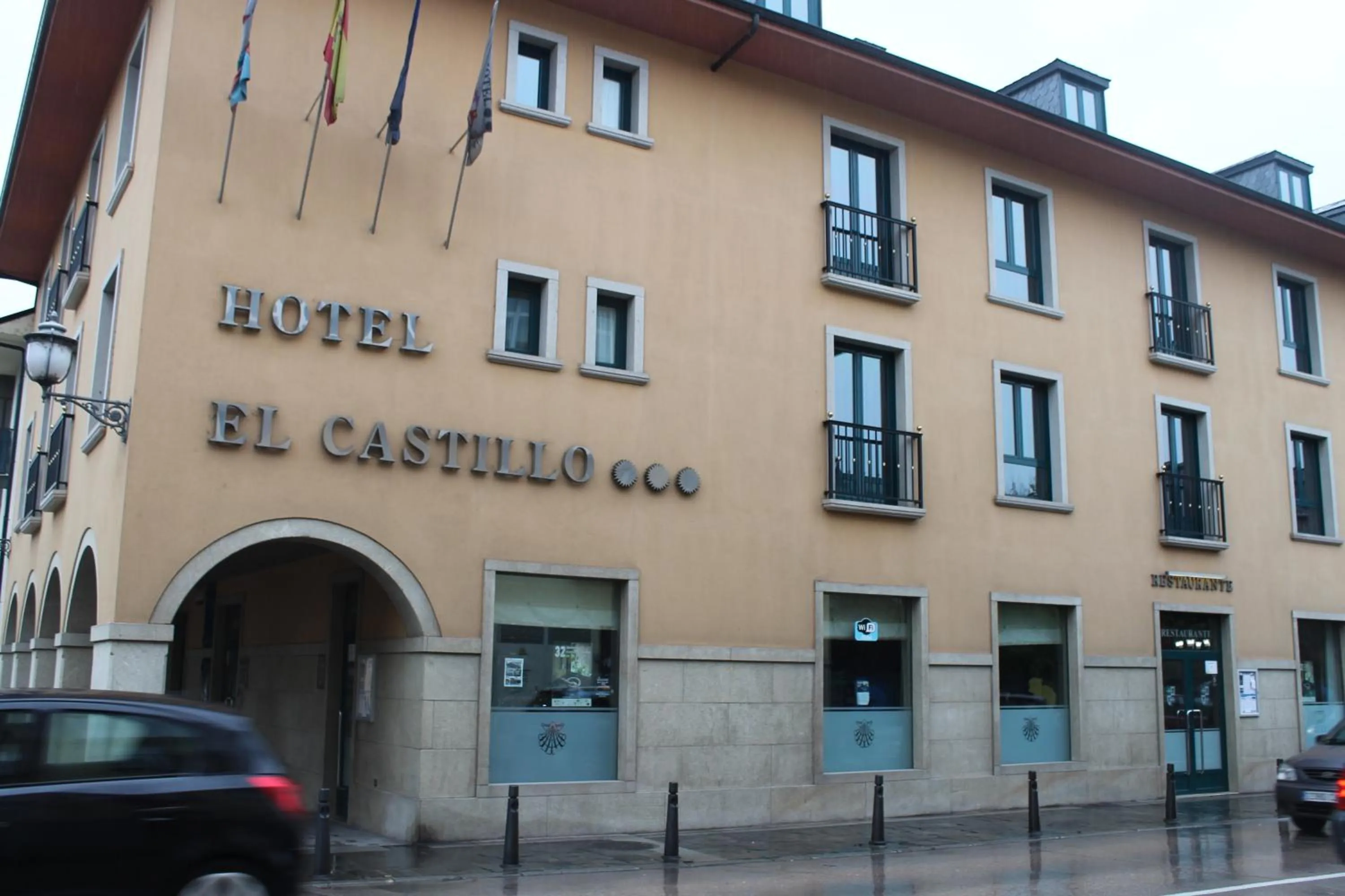 Property building in Hotel El Castillo