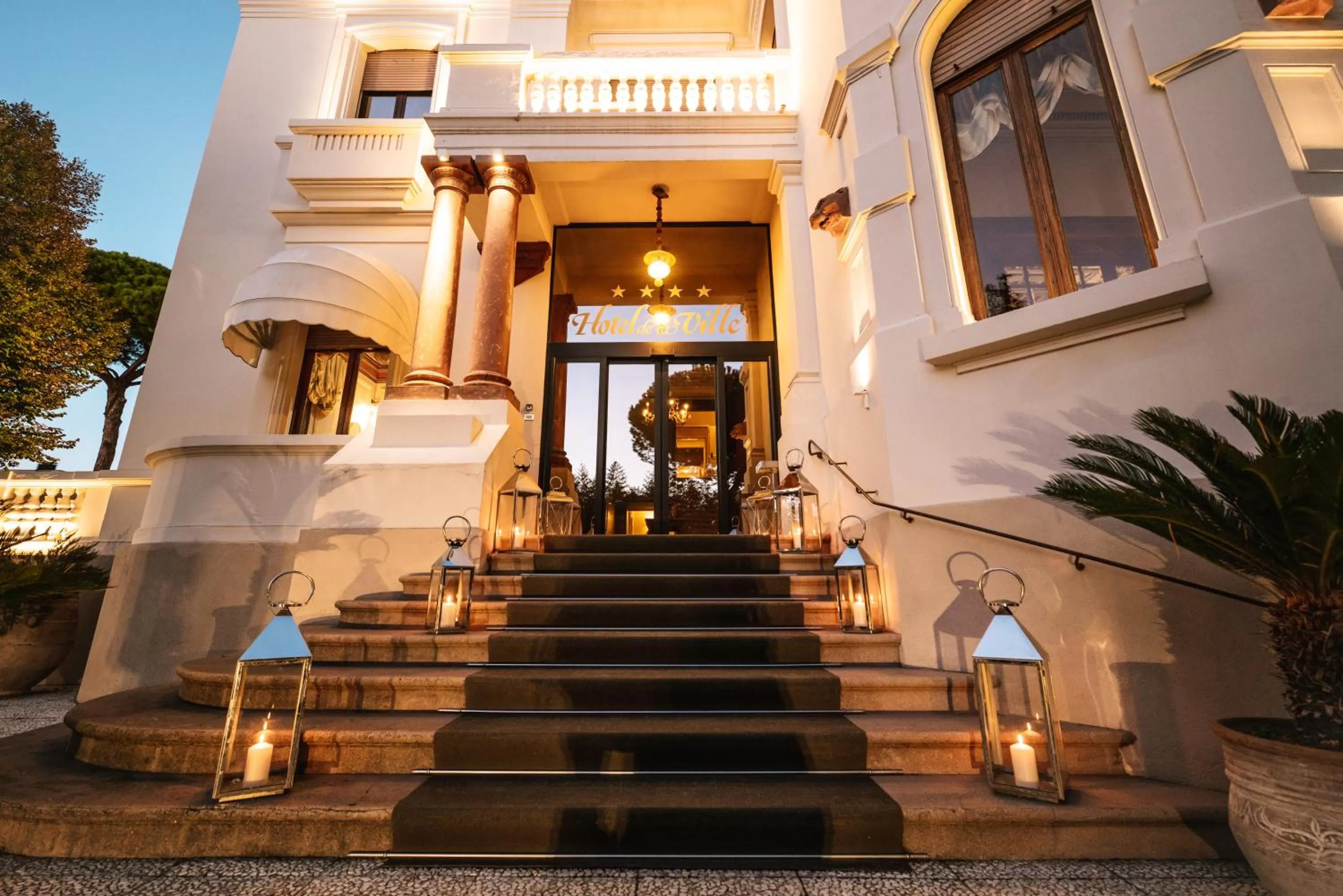 Property building in Hotel De La Ville