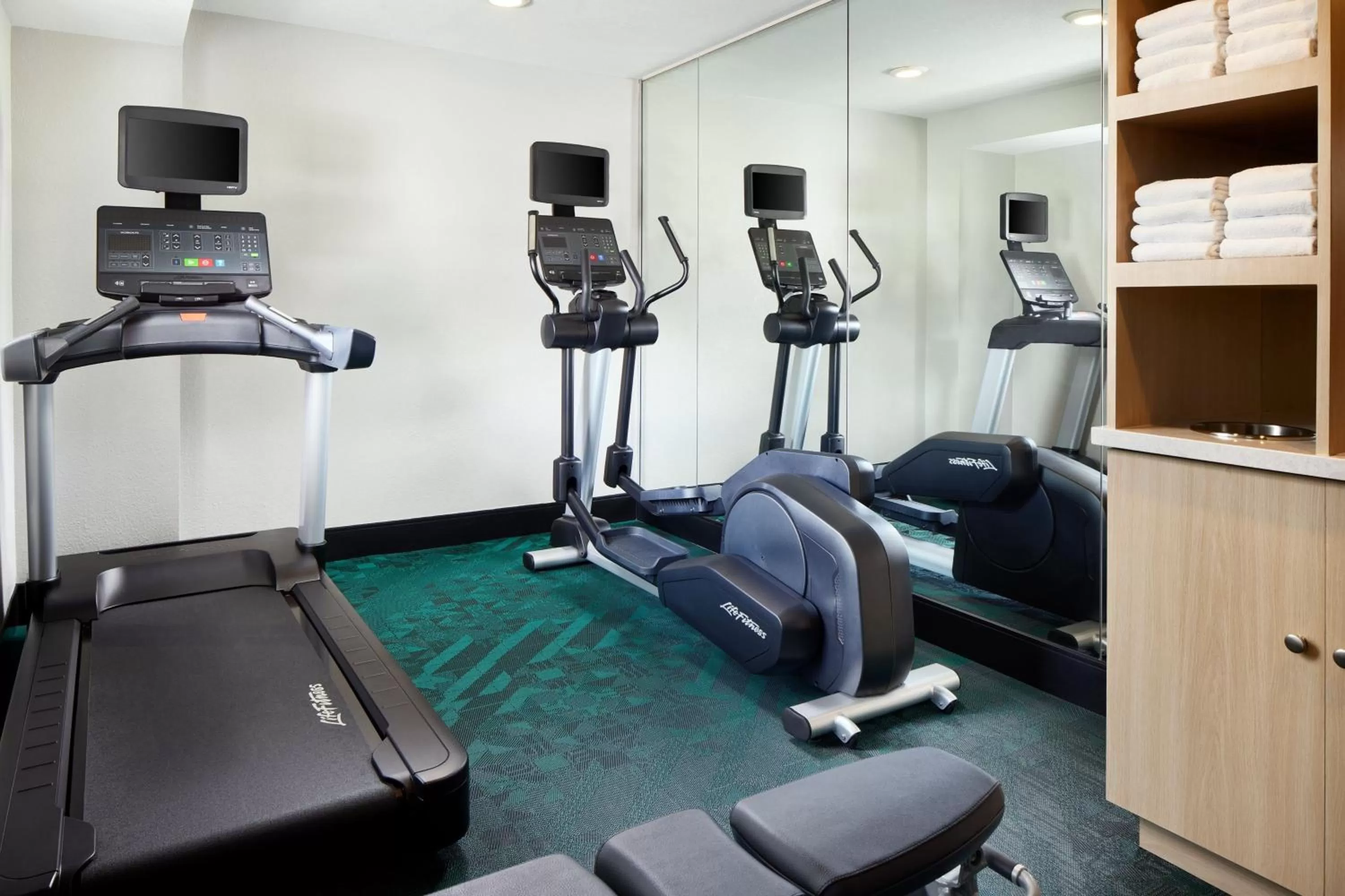 Fitness centre/facilities in TownePlace Suites Dulles Airport