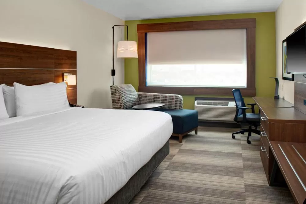 Bed in Holiday Inn Express & Suites - Houston NW - Cypress Grand Pky by IHG