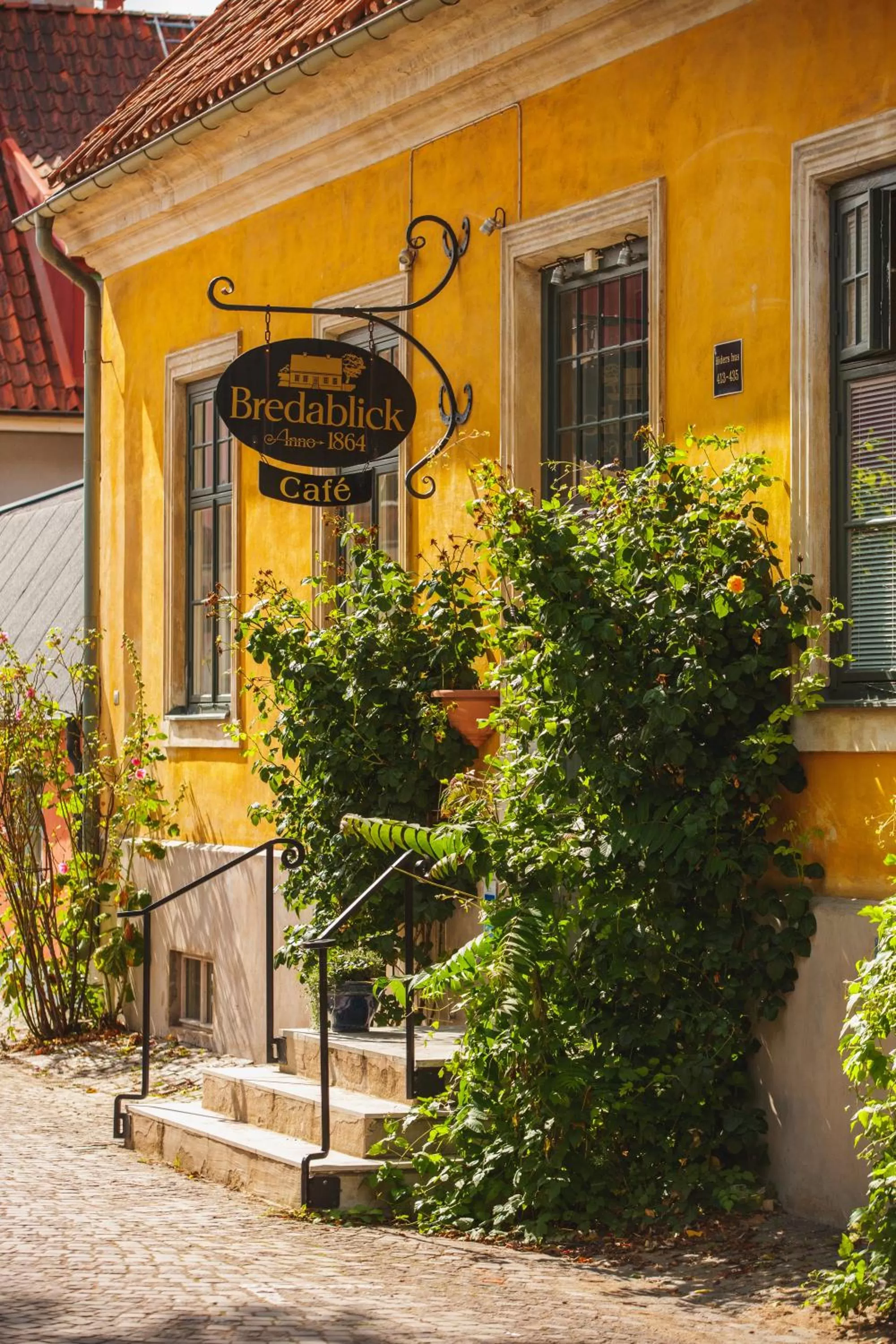 Facade/entrance in Hotell Breda Blick