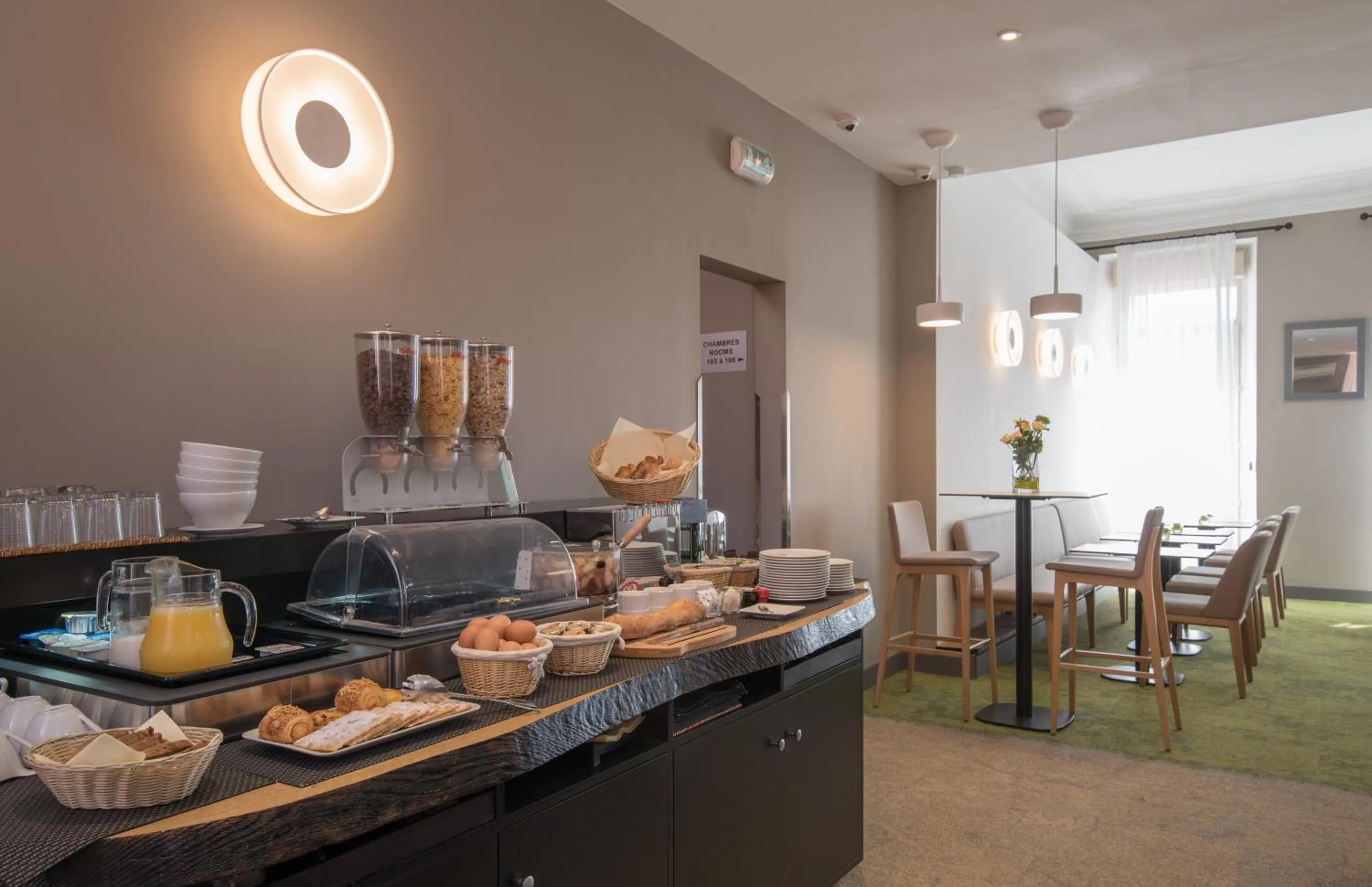 Continental breakfast in Hôtel La Villa Tosca