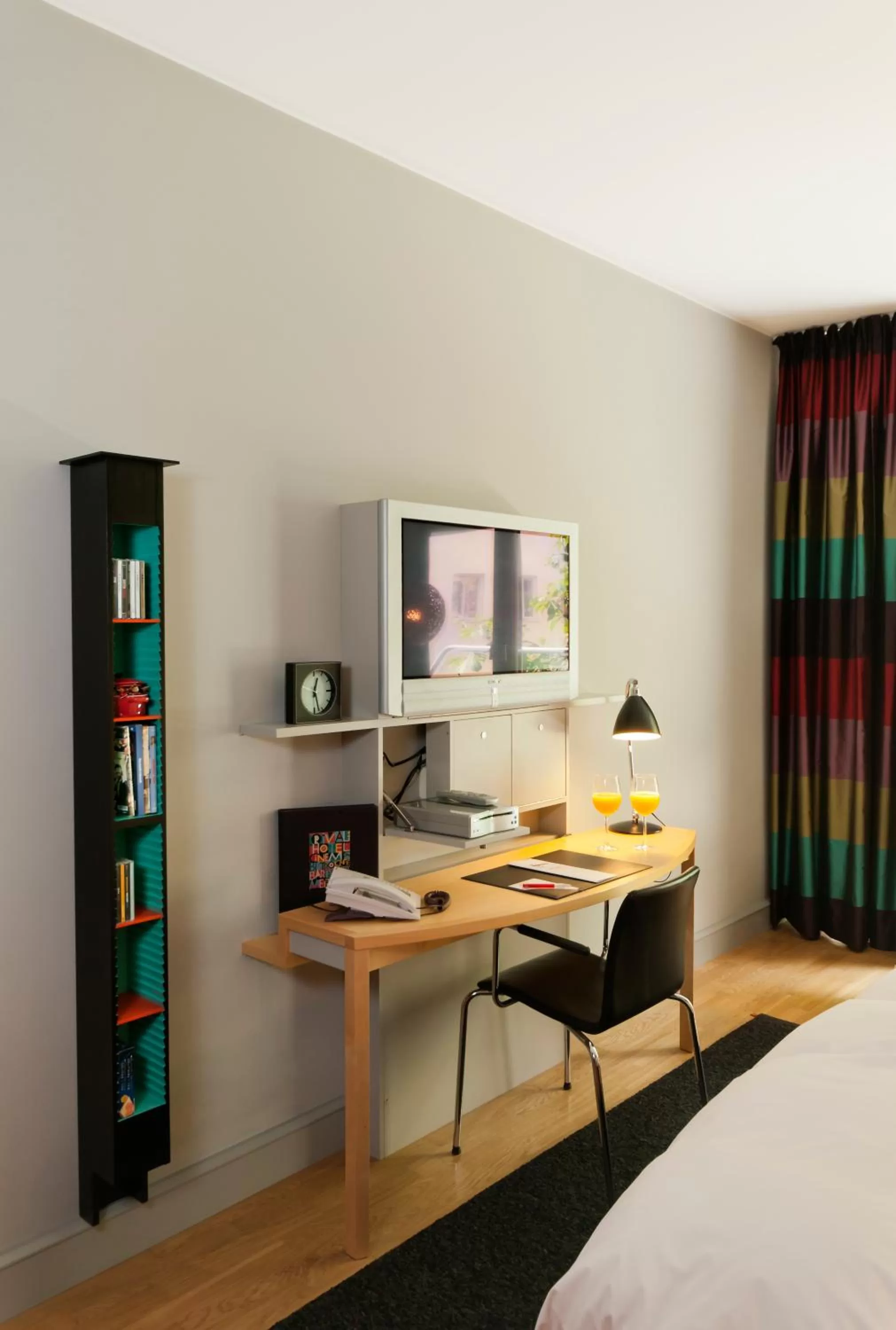 TV and multimedia, Bed in Hotel Rival