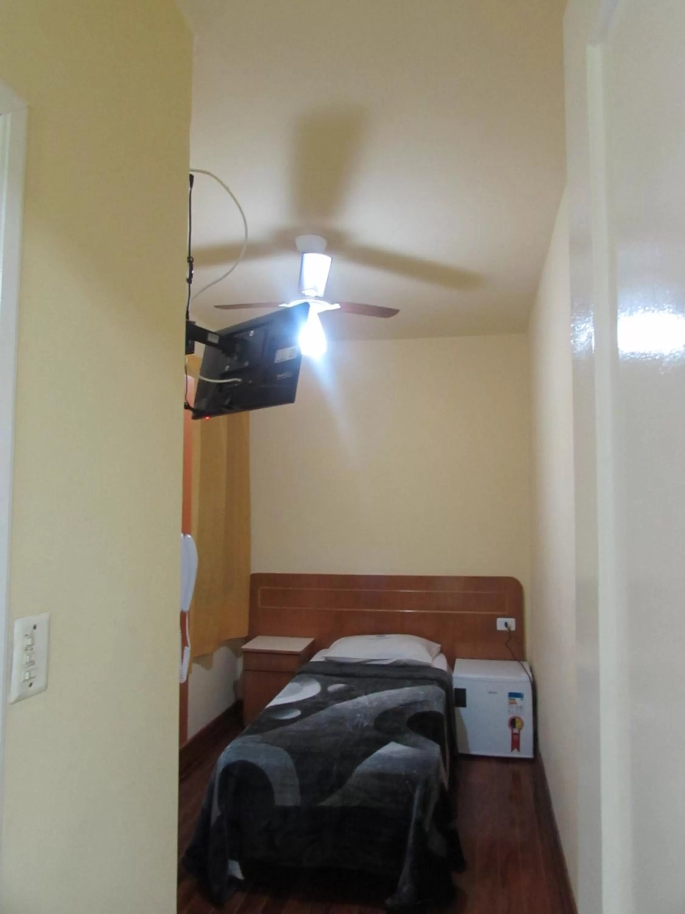 Bed in Hotel Monteneve a 2 minutos do Bom Retiro, a 8 minutos da 25 de Março a 100 metros da estação de trem para Aeroporto Internacional de Guarulhos