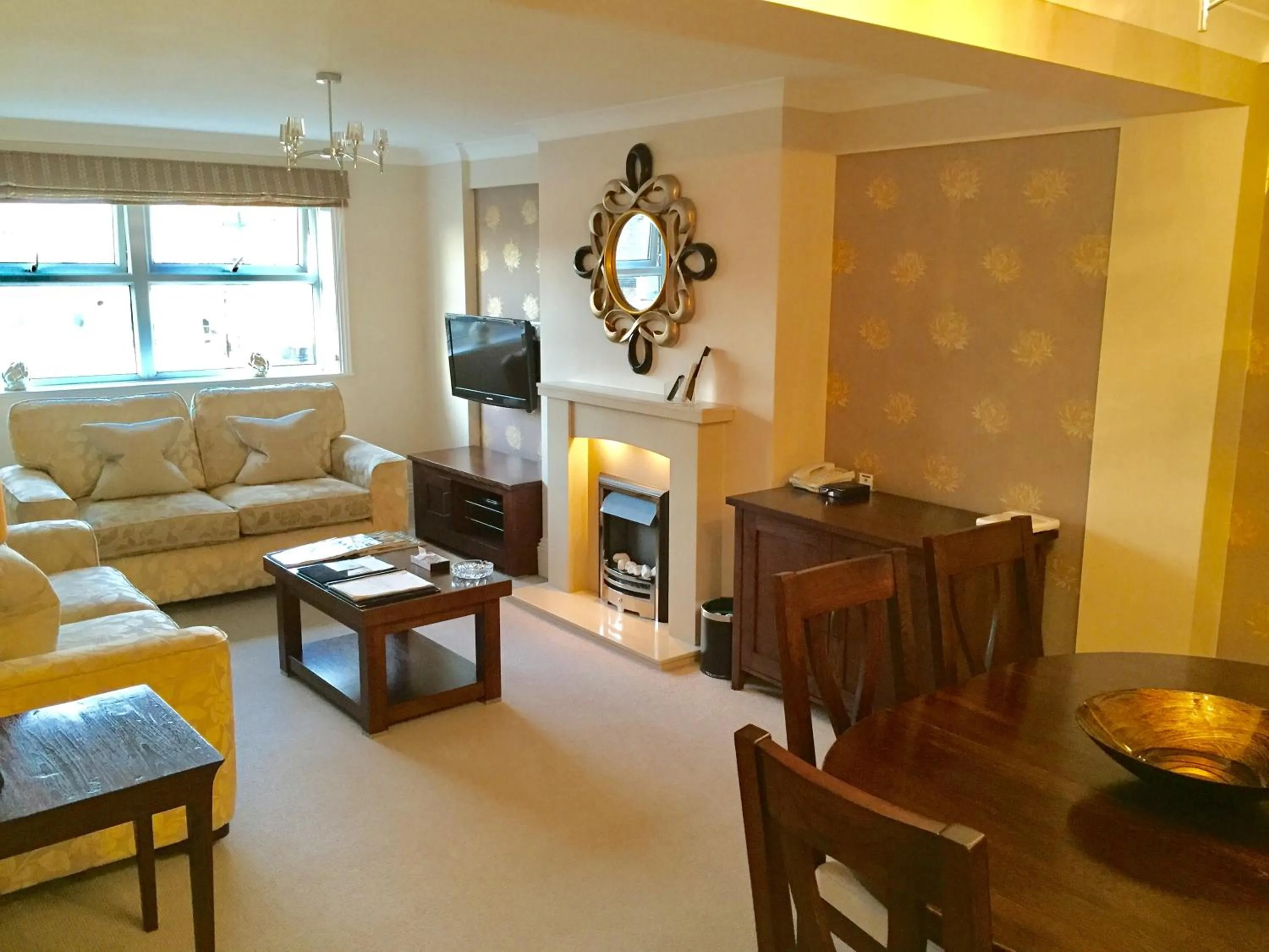 Standard Two-Bedroom Apartment in Beaufort House - Knightsbridge