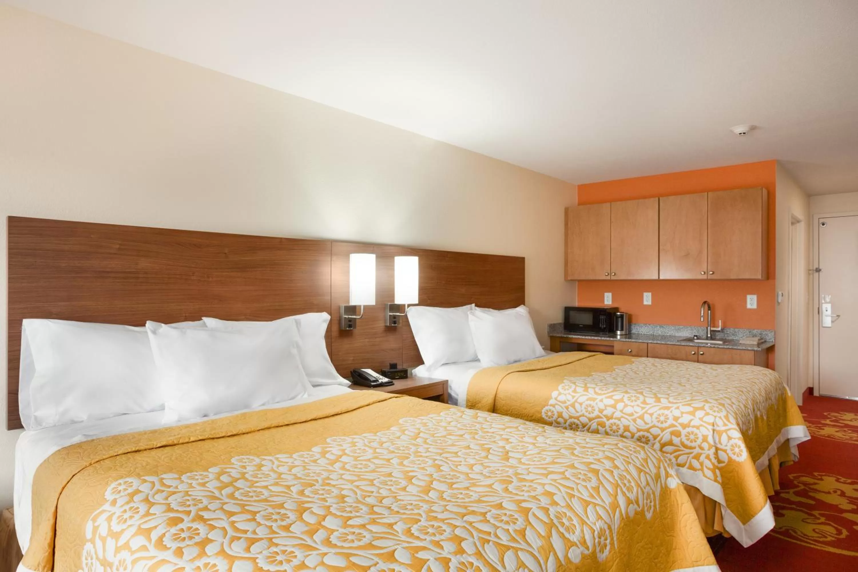 Photo of the whole room, Bed in Days Inn & Suites by Wyndham Caldwell