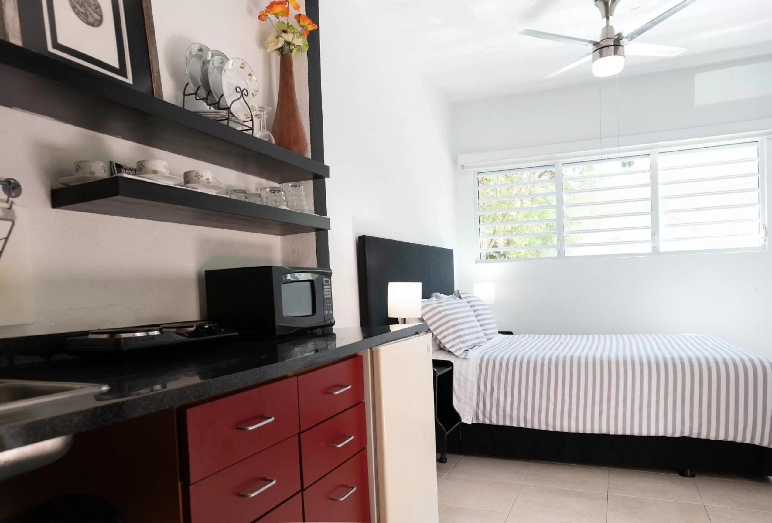 Photo of the whole room, Kitchen/Kitchenette in Casa Isabel B&B