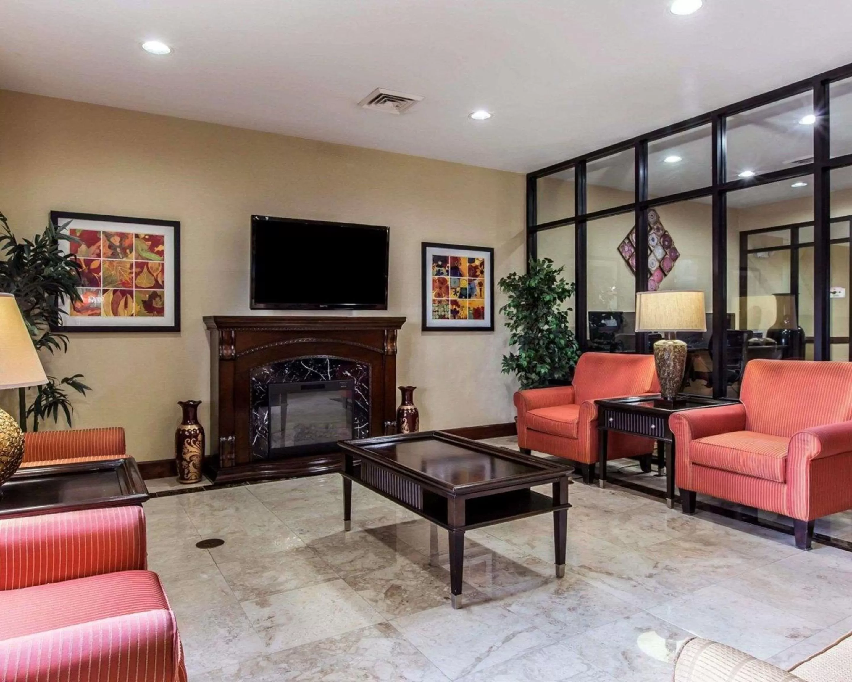 Lobby or reception in Comfort Suites Waycross