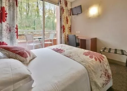 Bed in Hôtel Du Baou