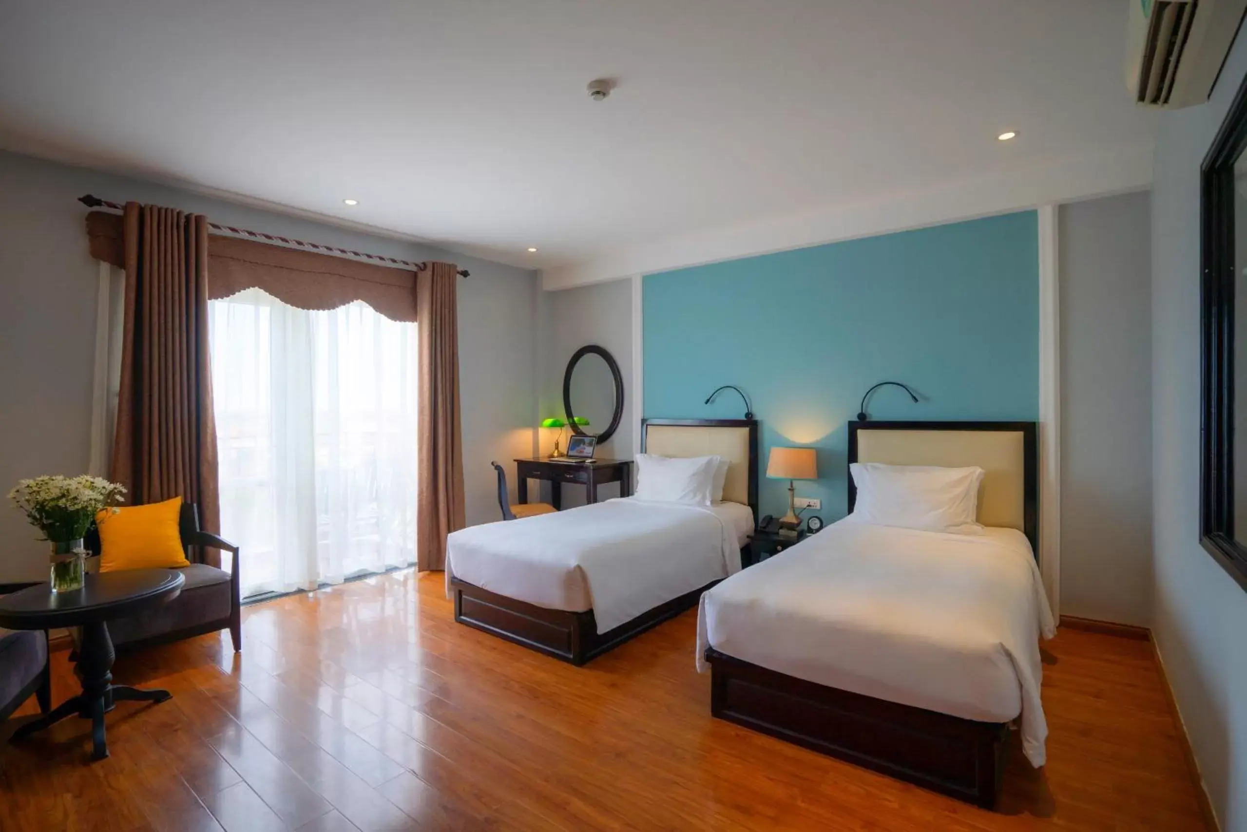 Deluxe Twin Room with Balcony in Hoian Sincerity Hotel & Spa Deluxe Twin Room with Balcony in Hoian Sincerity Hotel & Spa