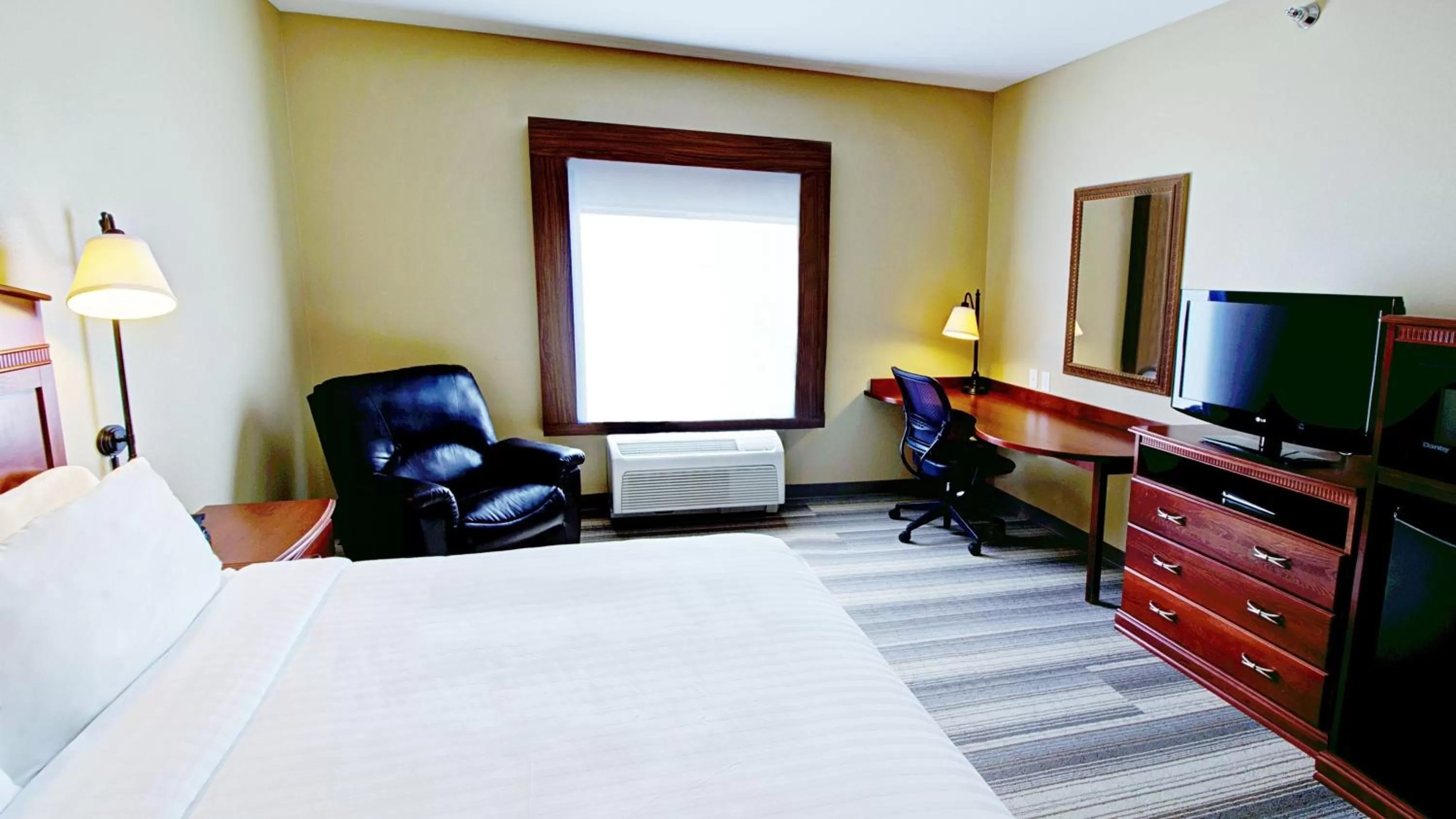 King Room in Holiday Inn Express & Suites Sioux City-South, an IHG Hotel