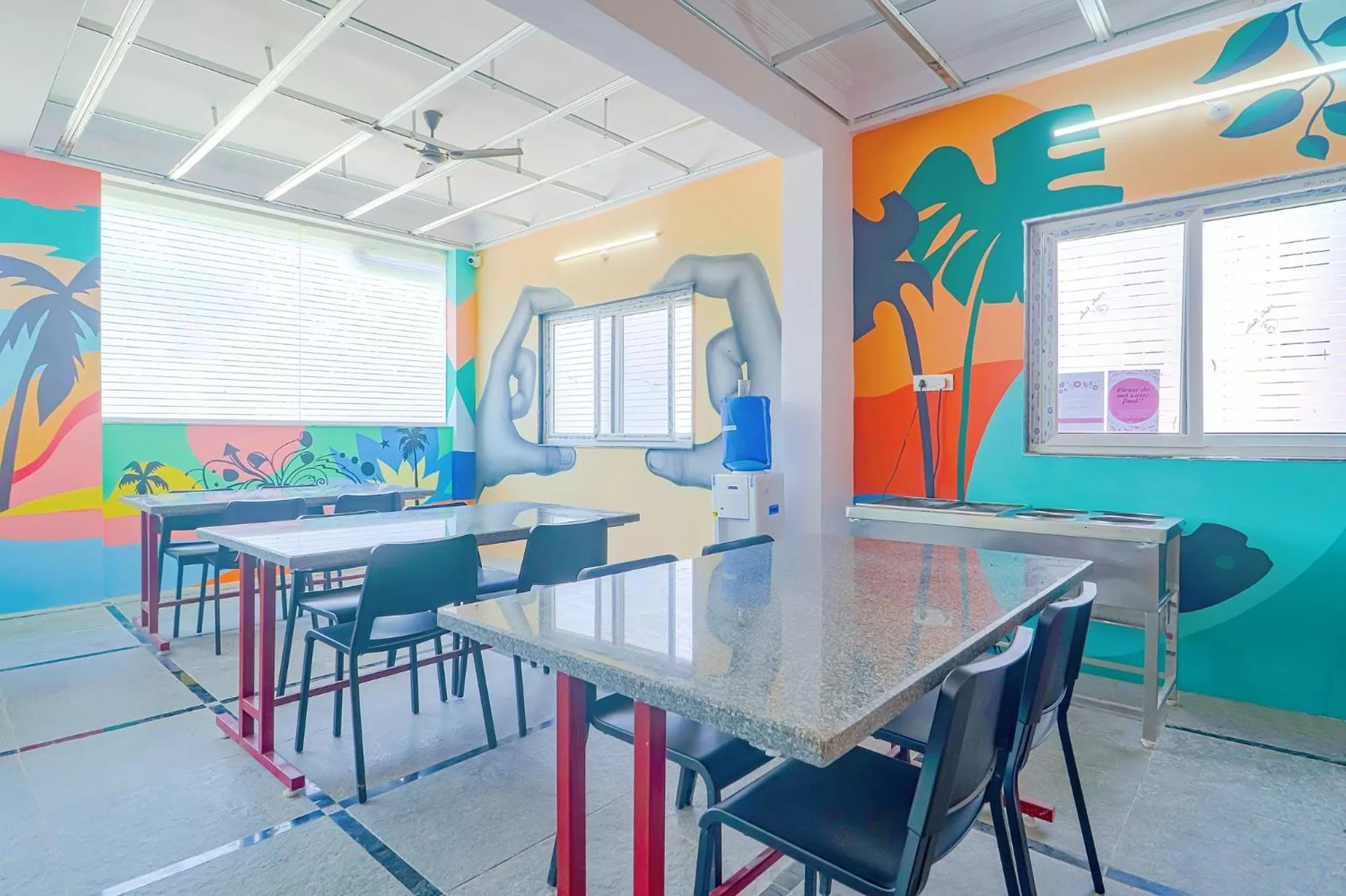 Restaurant/places to eat in FabHotel Broholic Suites - Nr US Consulate, Financial District