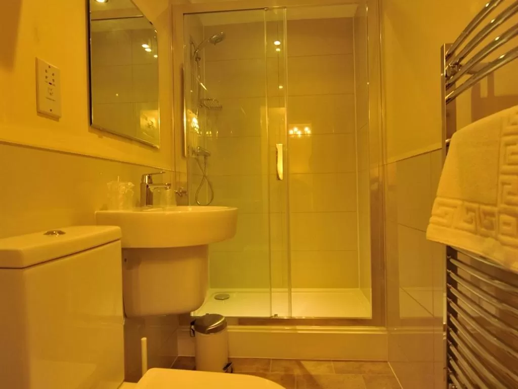 Bathroom in Gail's Guest House