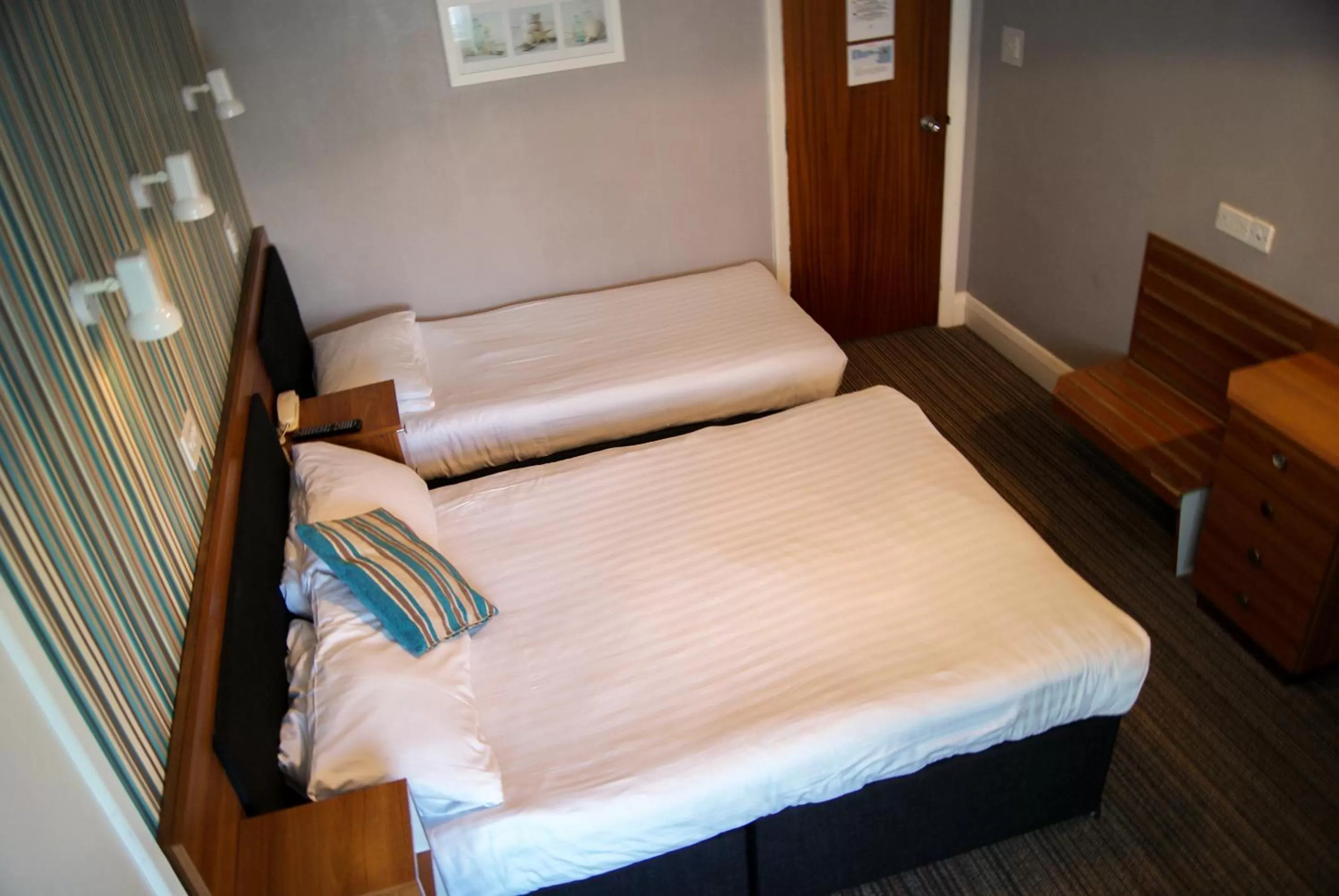 Bedroom, Bed in Suncliff Hotel - OCEANA COLLECTION