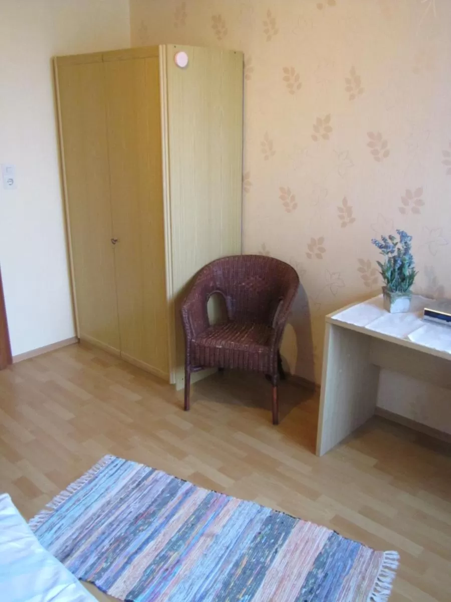 "Unter den Kastanien"