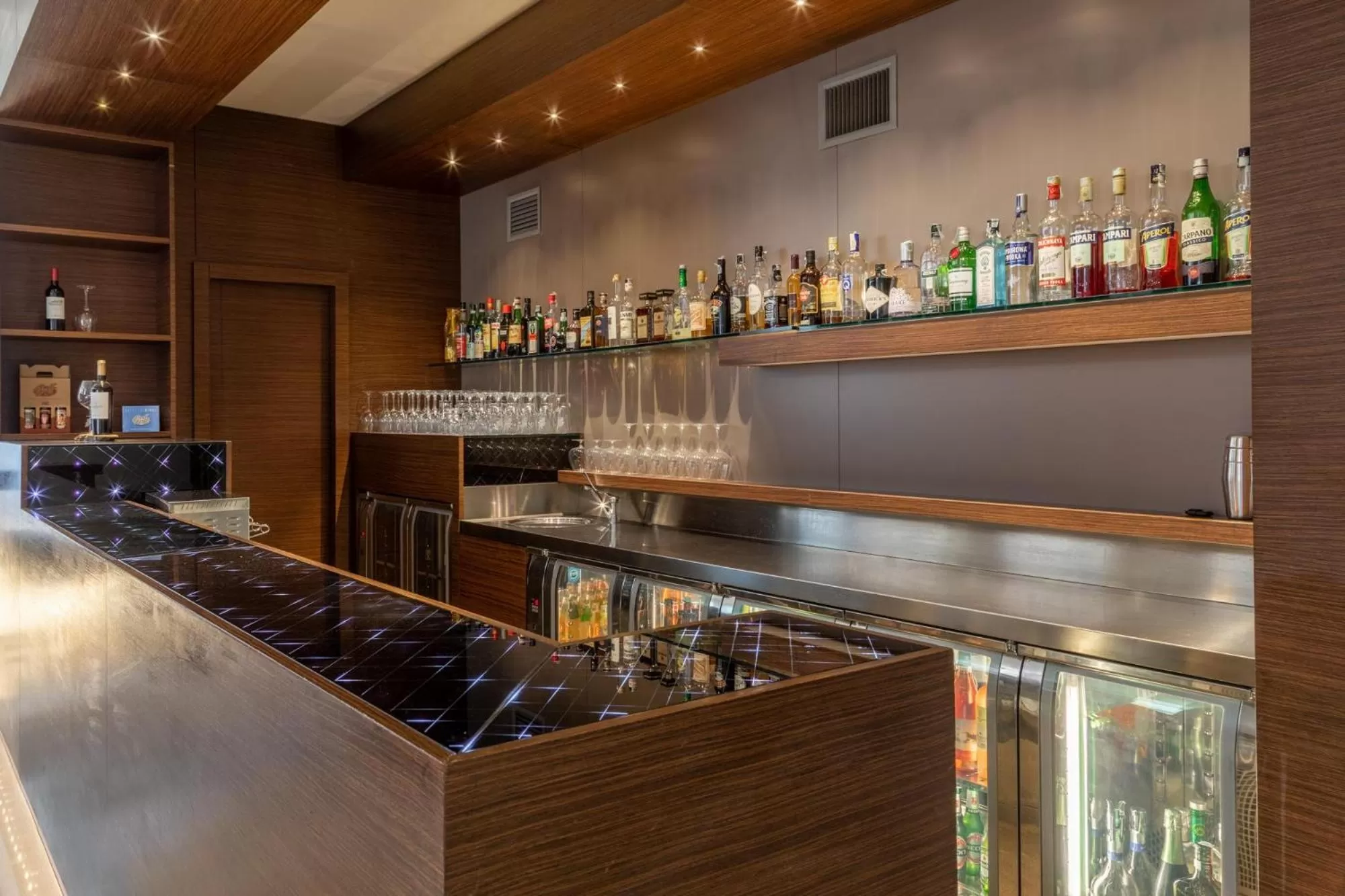 Restaurant/places to eat in Eos Hotel