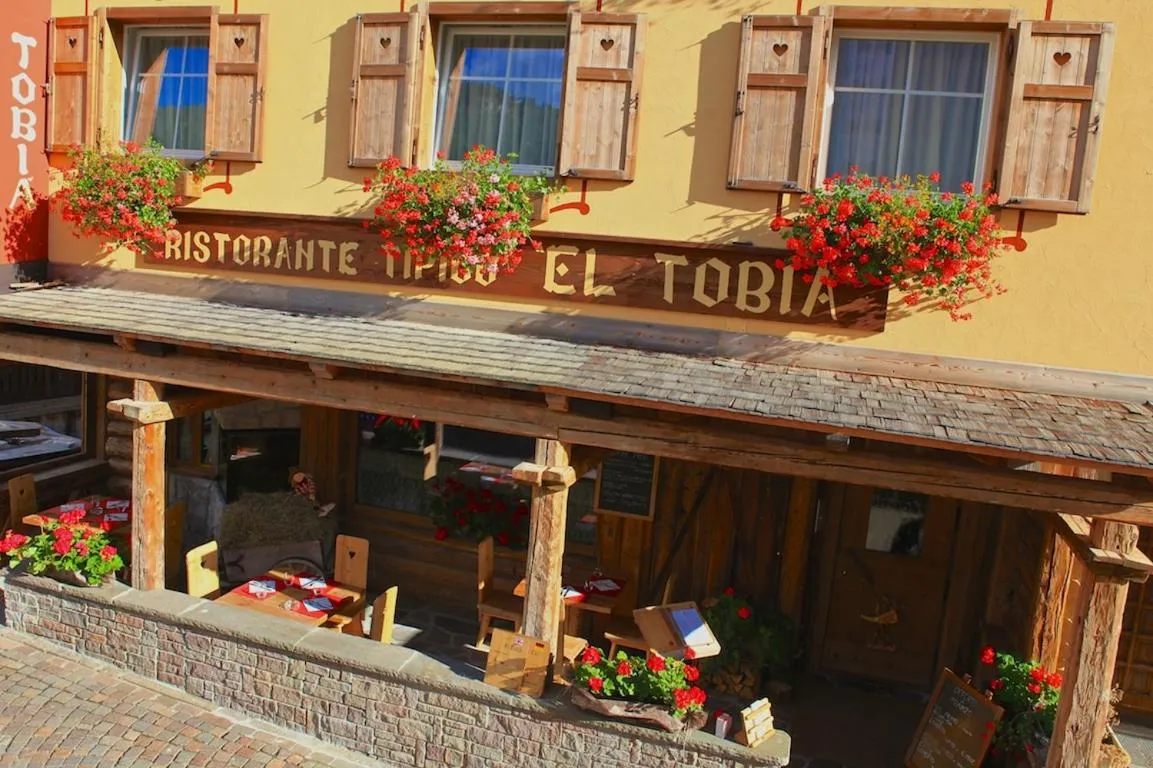 Facade/entrance in Garnì Ladin