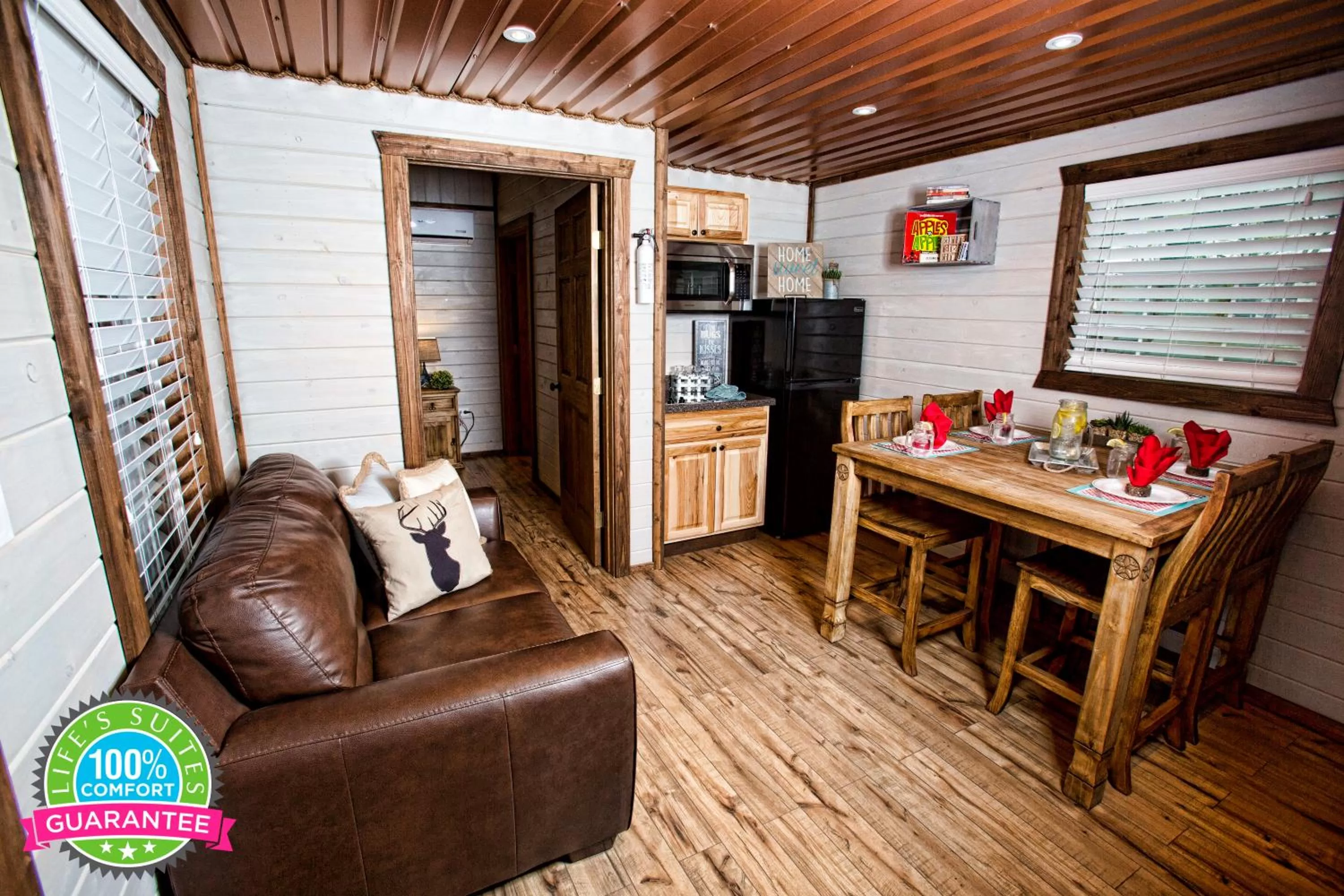 Kitchen or kitchenette in Life's Suites