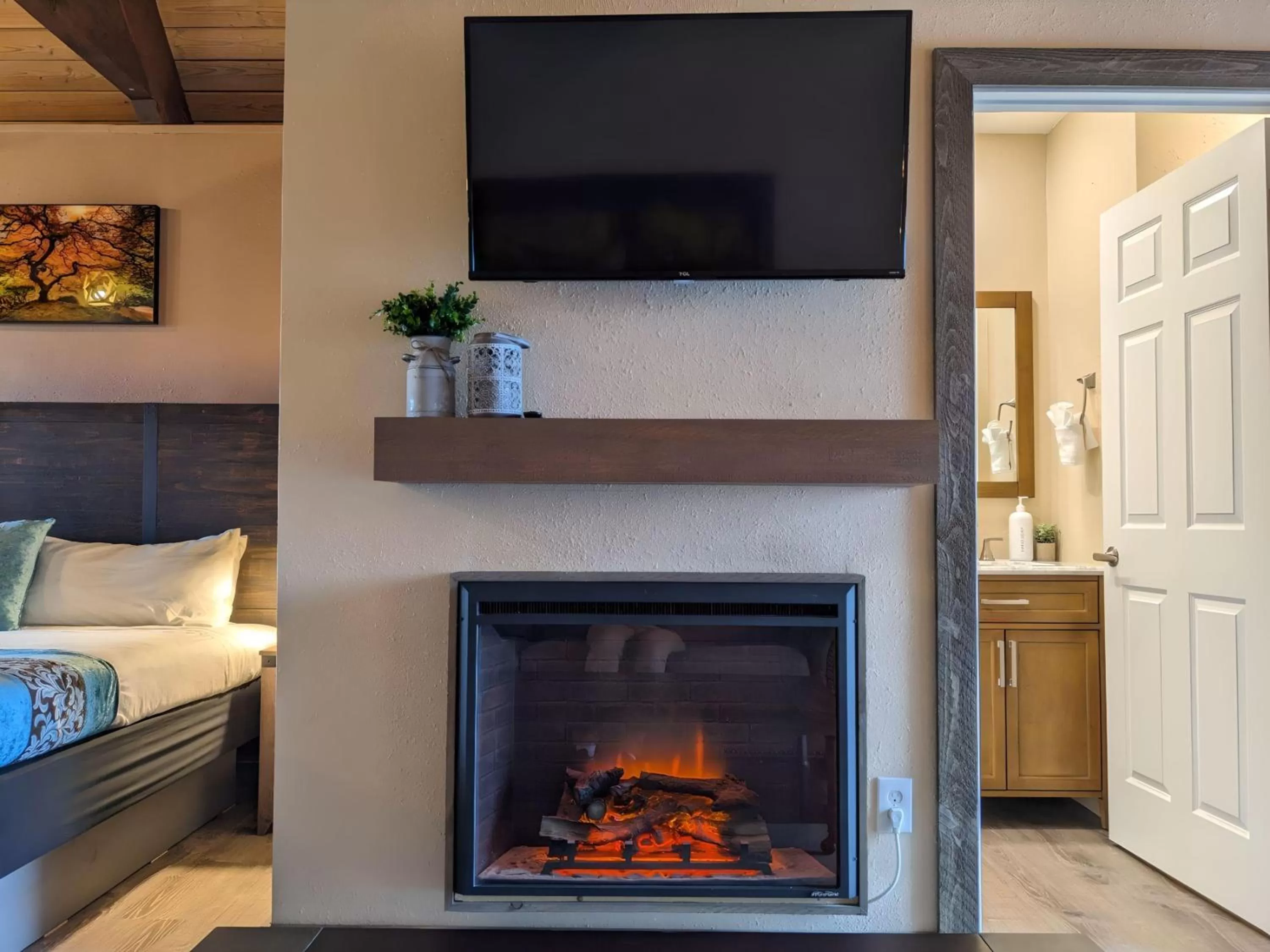 TV and multimedia, TV/Entertainment Center in Wanderlust Inn