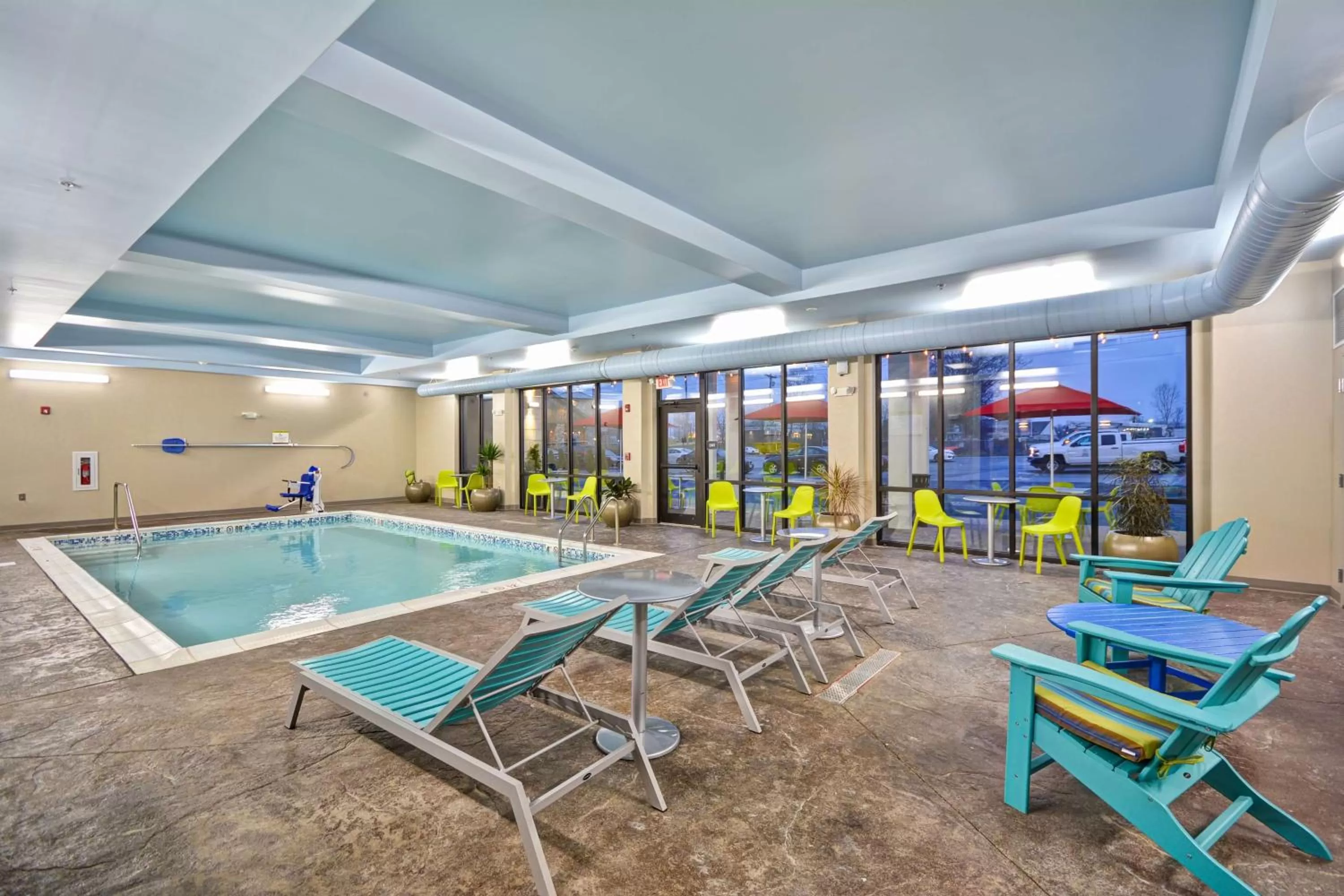 Pool view in Home2 Suites By Hilton Columbus Airport East Broad
