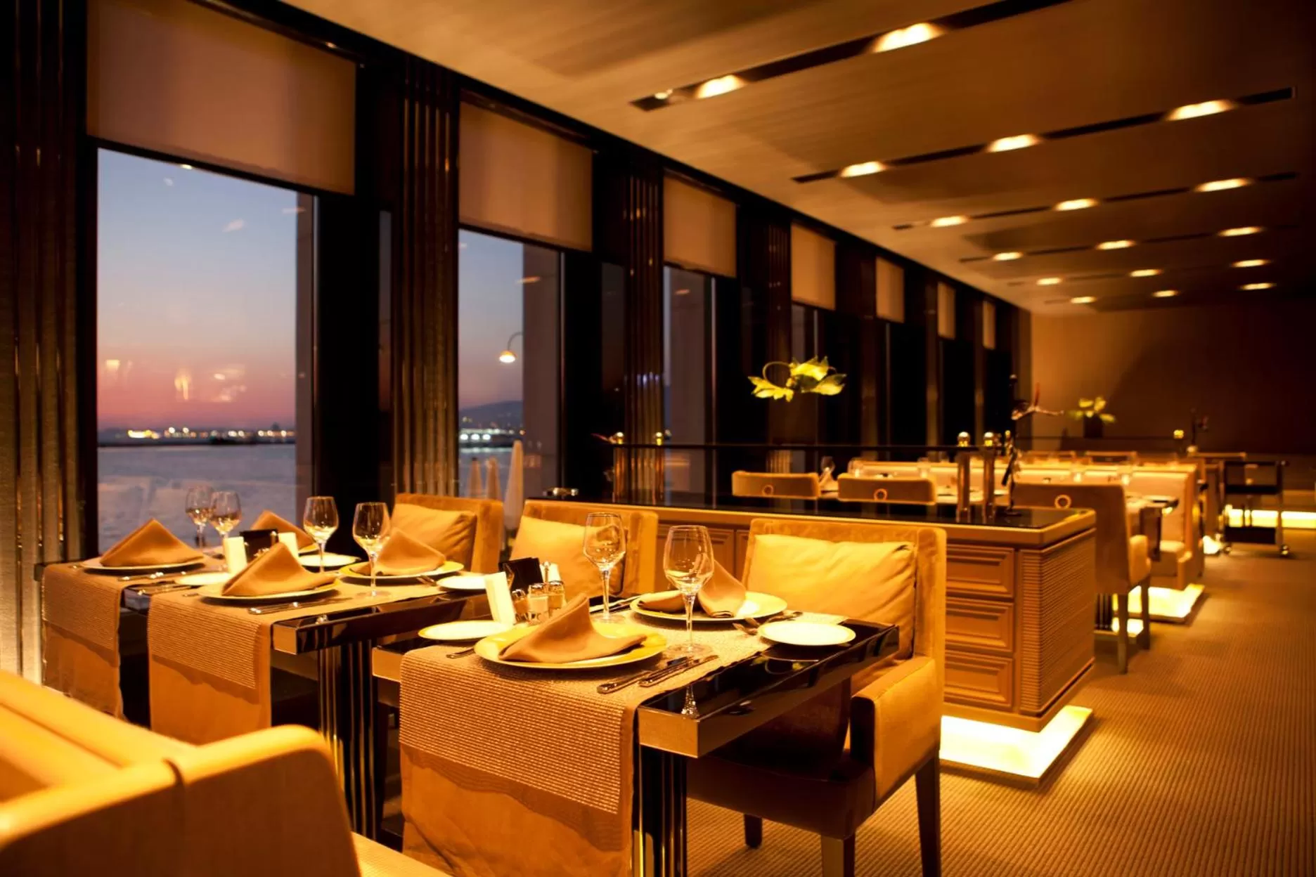 Restaurant/places to eat in Key Hotel