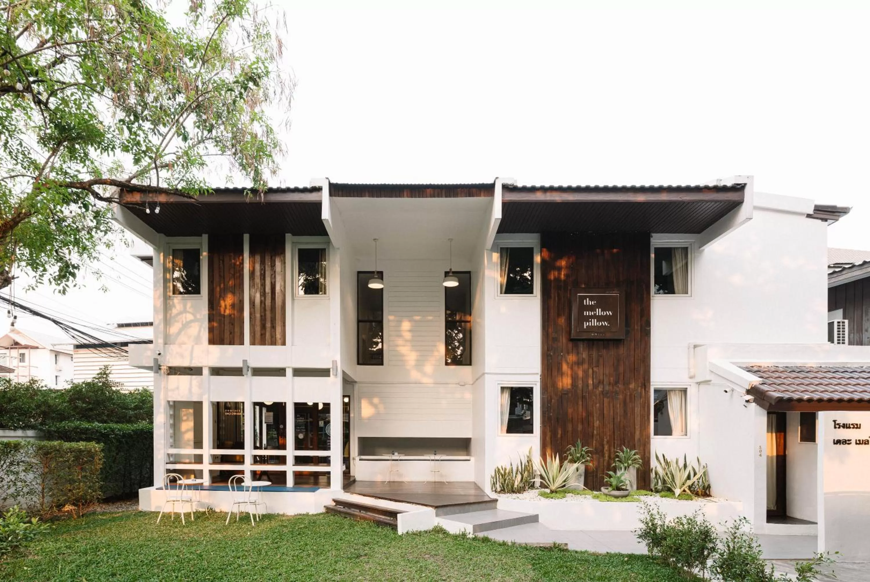 Property building in The Mellow Pillow Hotel @ Chiang Mai Gate
