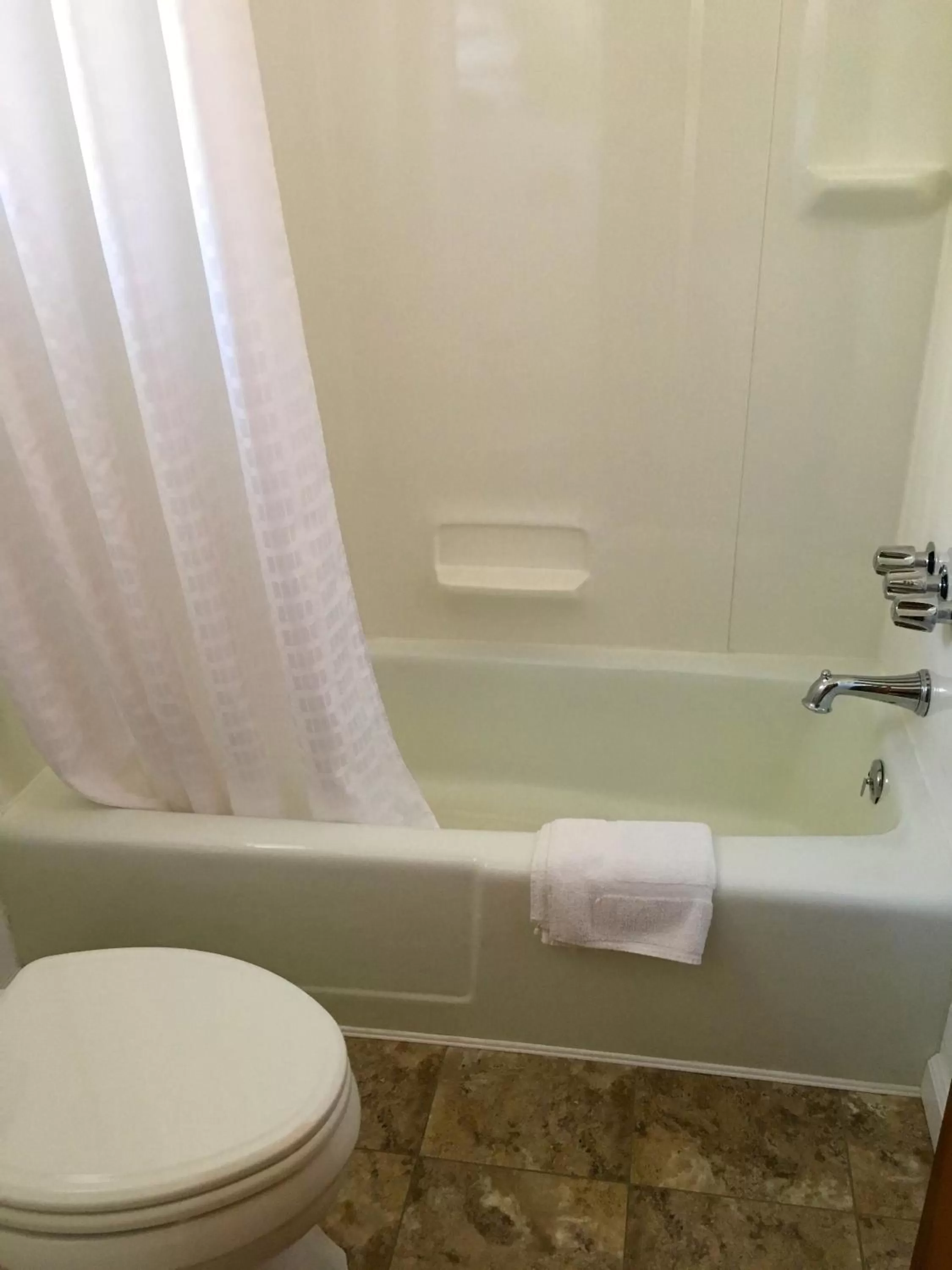 Bathroom in Oak Mar Motel