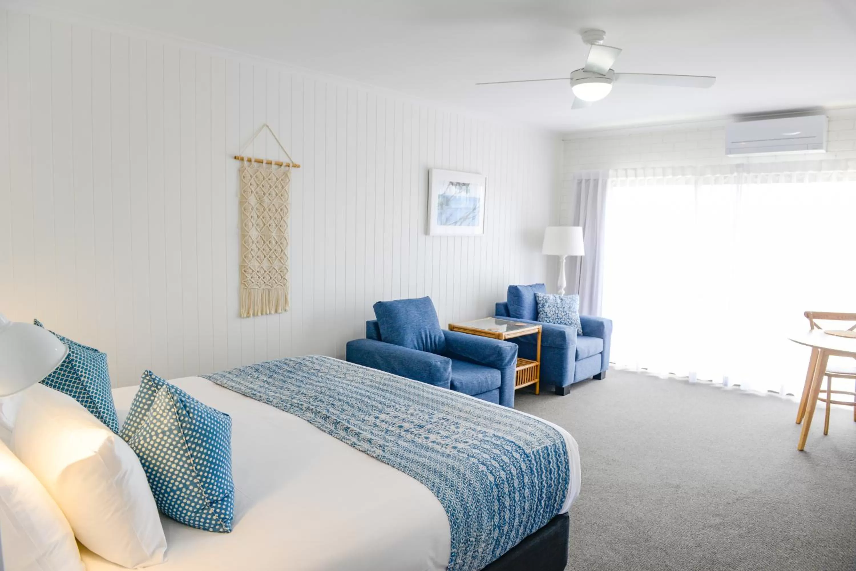Guests, Bed in Mollymook Seascape Motel and Apartments
