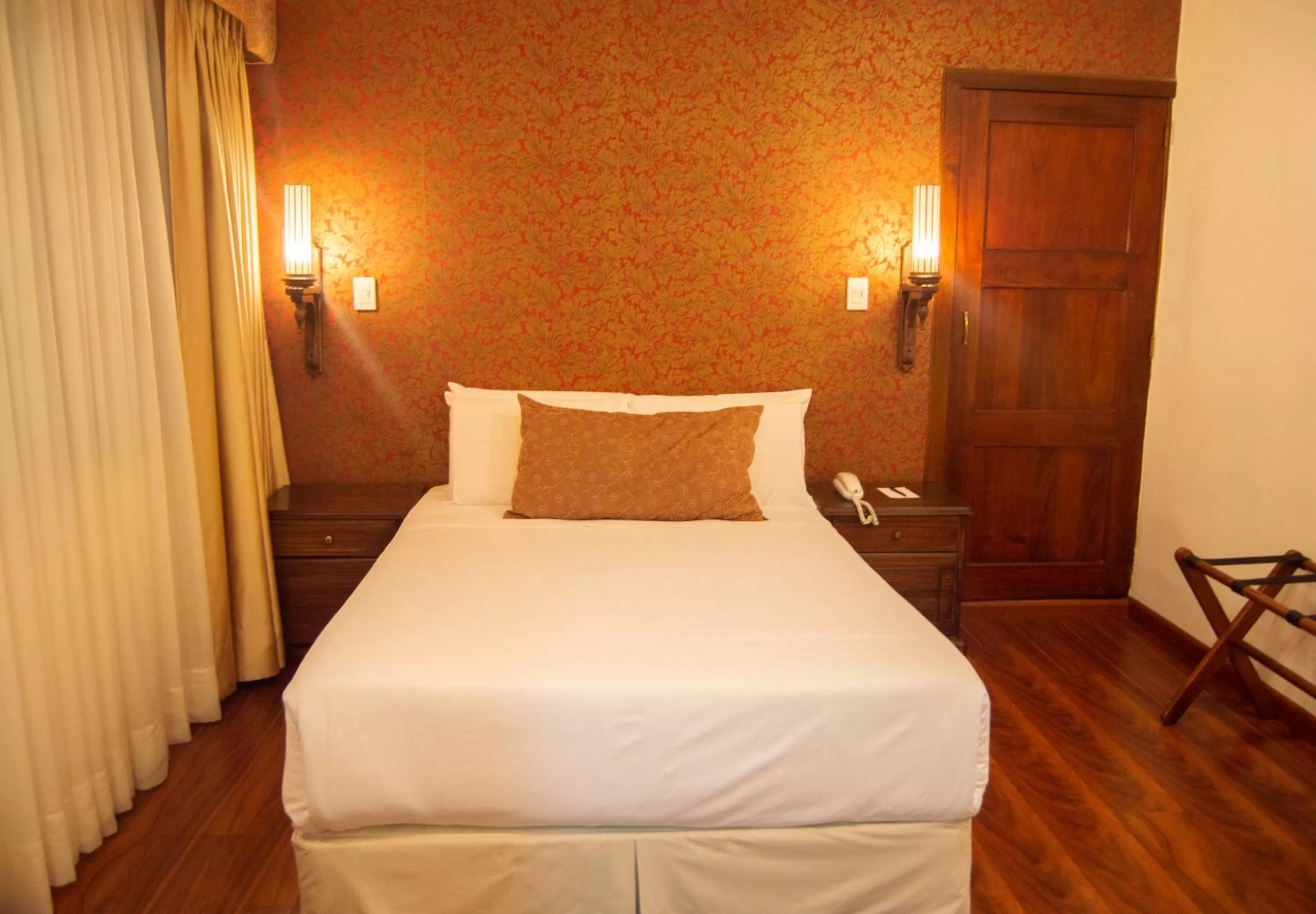 Restaurant/places to eat, Bed in Hotel Carvallo
