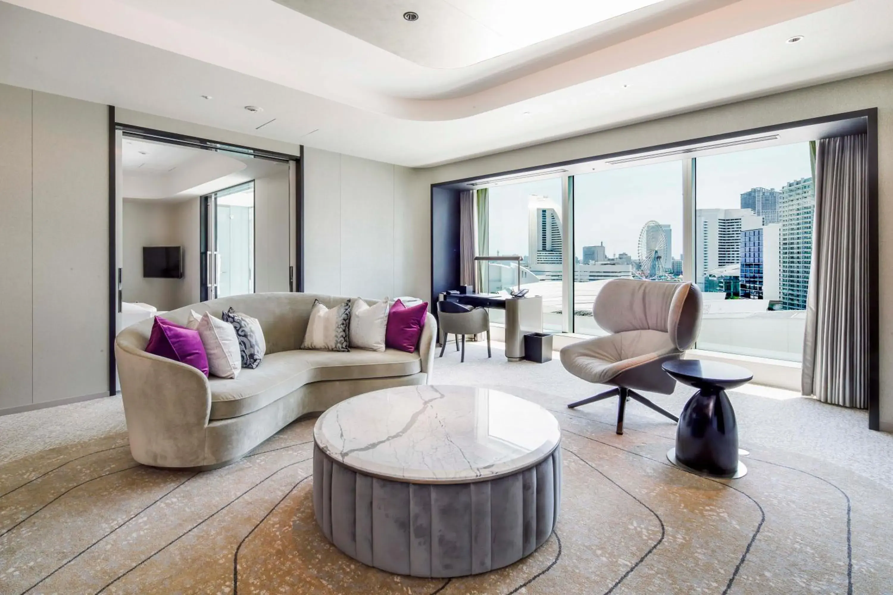 Executive Suite Twin Including Breakfast for 2 and Mini-bar Free in The Kahala Hotel & Resort Yokohama Executive Suite Twin Including Breakfast for 2 and Mini-bar Free in The Kahala Hotel & Resort Yokohama