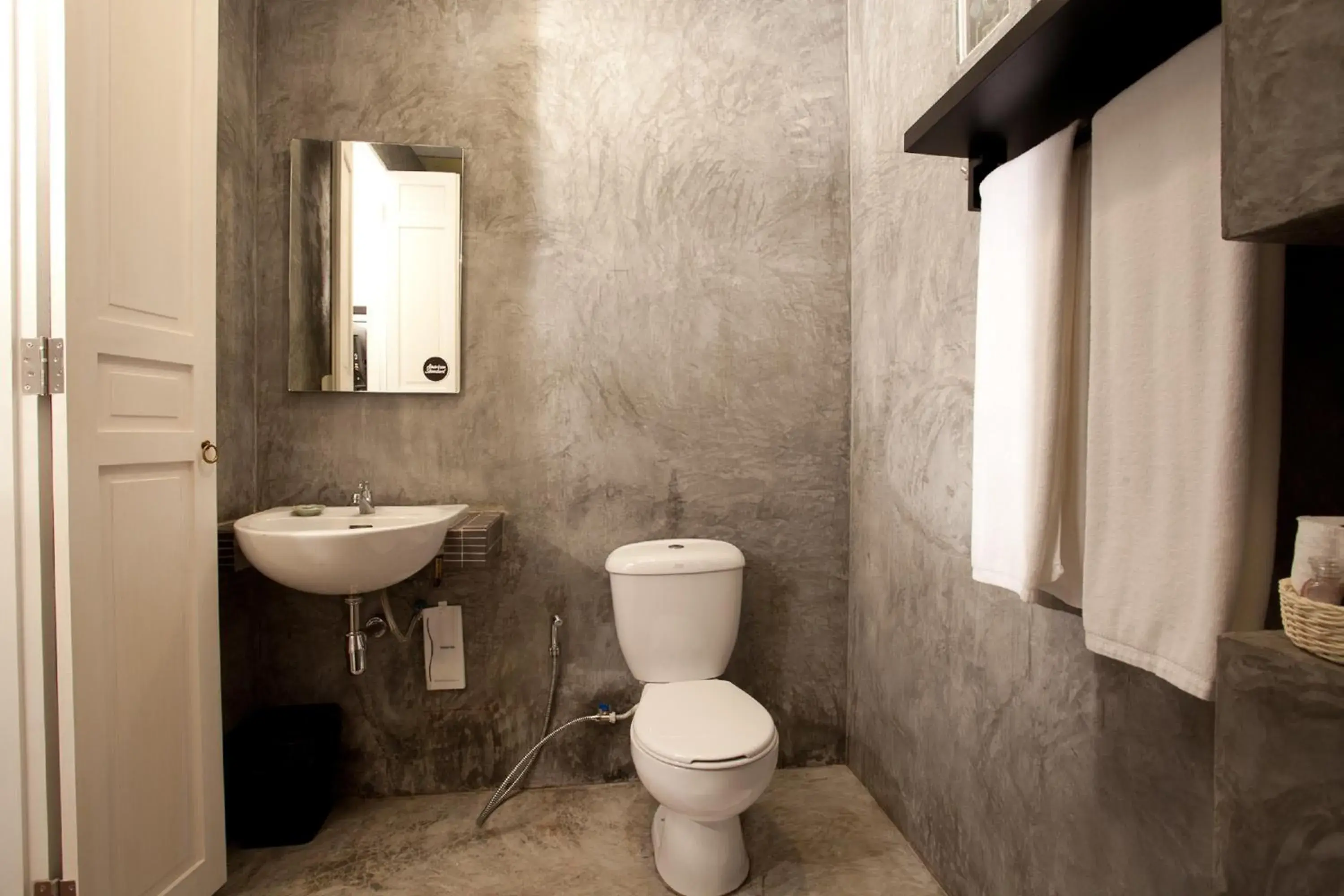 Standard Double Room with Balcony in 99 Oldtown Boutique Guesthouse (SHA Plus) Standard Double Room with Balcony in 99 Oldtown Boutique Guesthouse (SHA Plus)