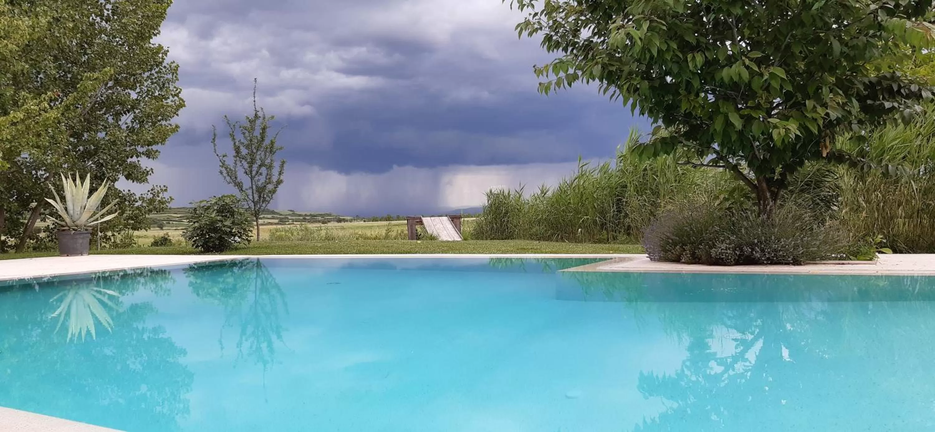 Swimming pool in Hotel Gracanica