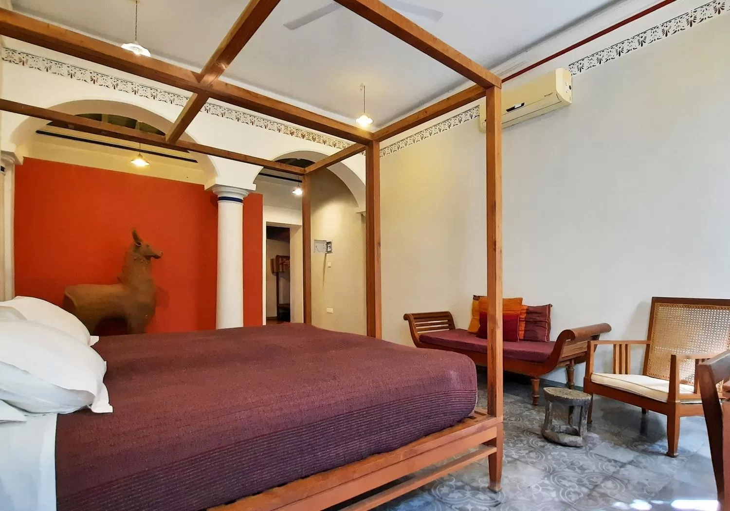 Photo of the whole room, Bed in Saratha Vilas Chettinad