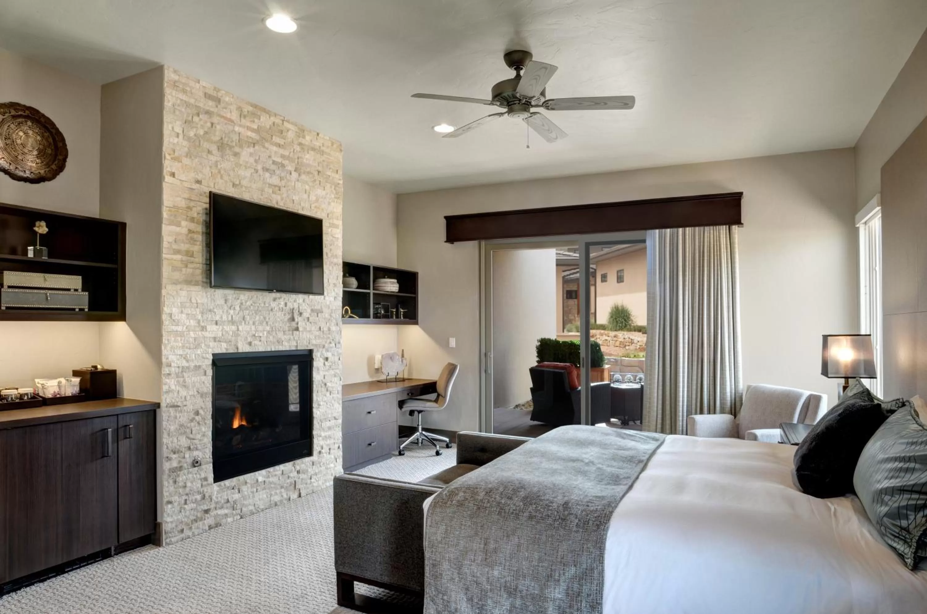 Bed in Garden of the Gods Resort & Club