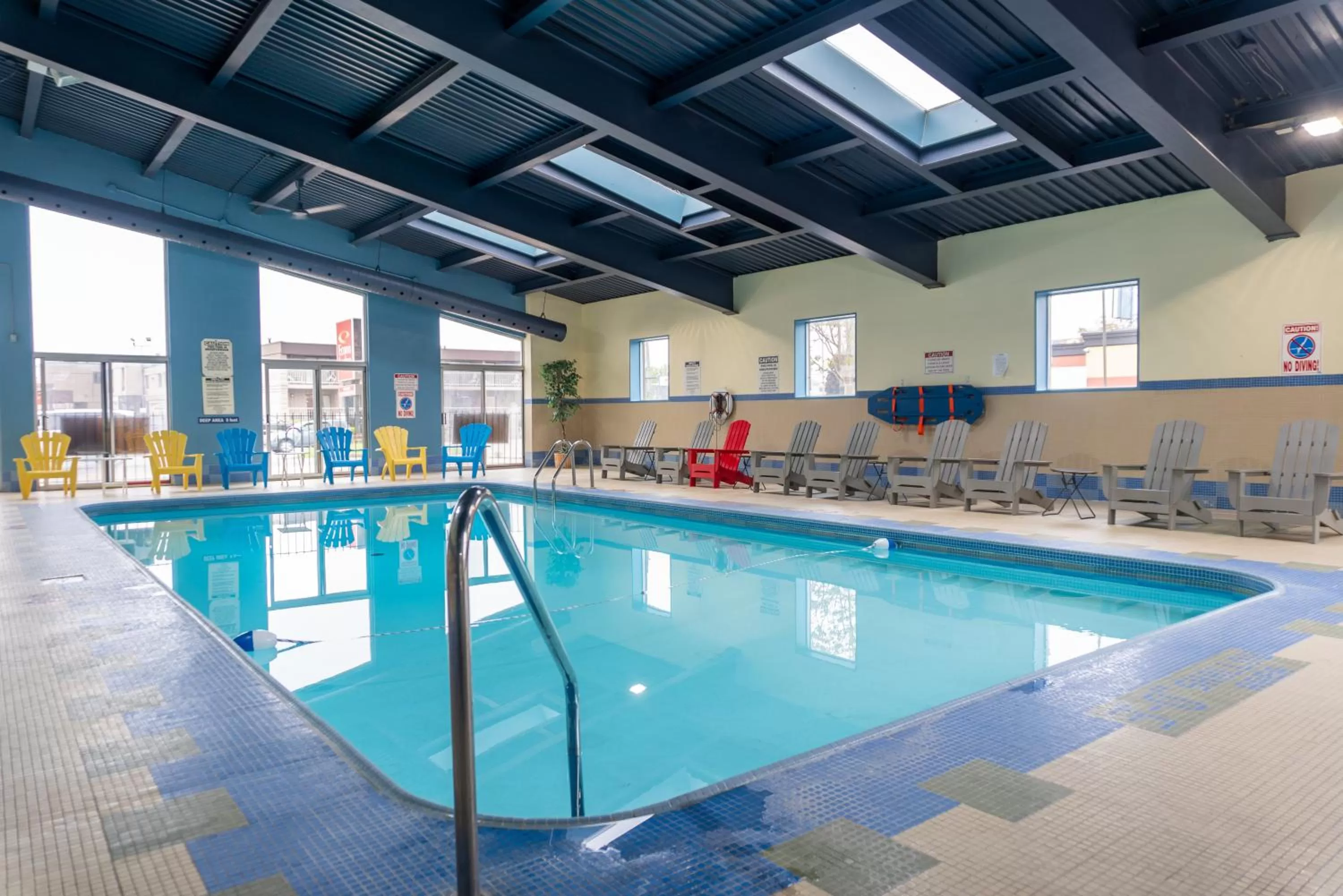 Swimming pool in Days Inn by Wyndham Niagara Falls Centre St By the Falls