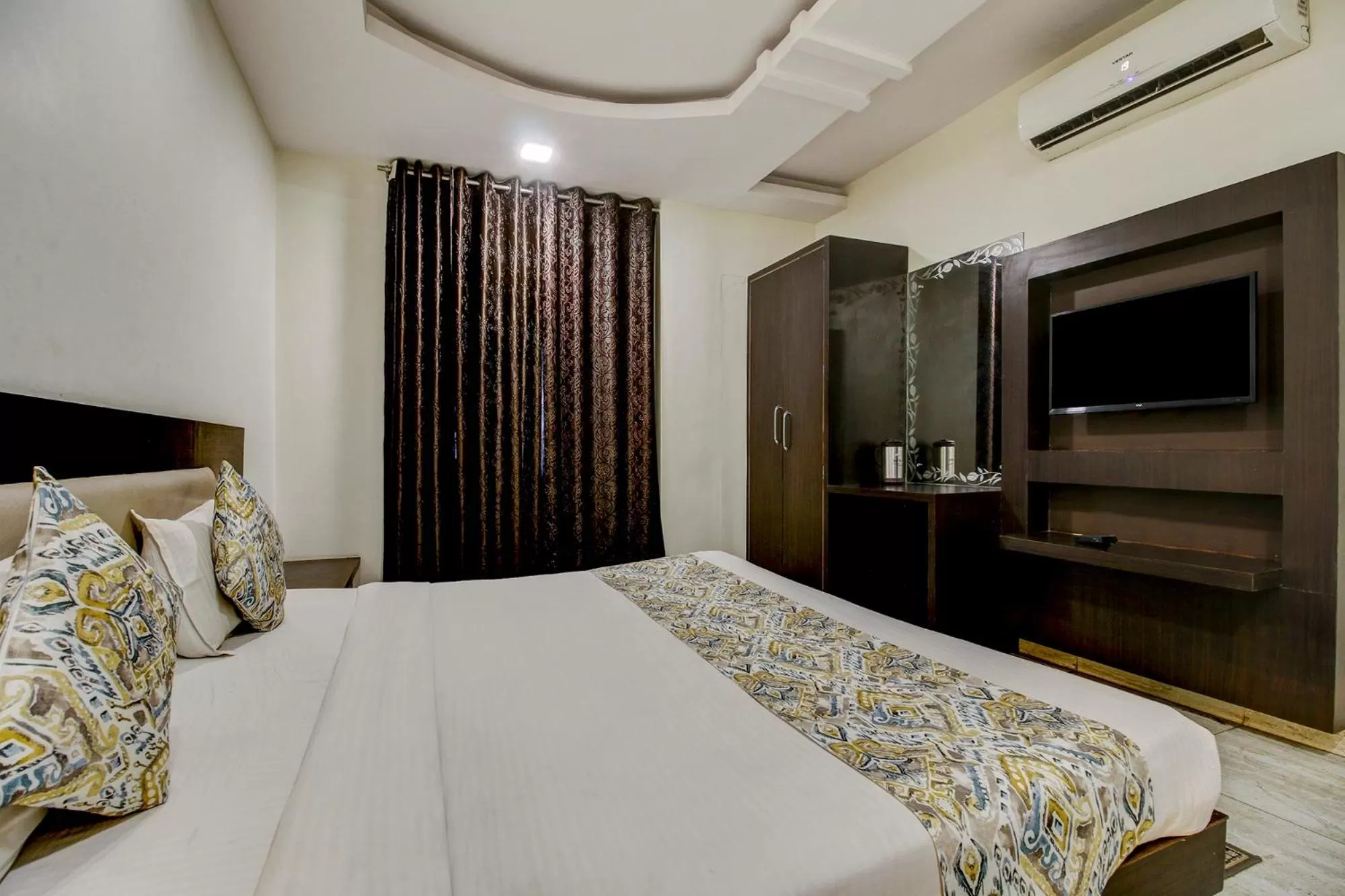 Bed in FabHotel CSFC Near Bhopal Railway Station