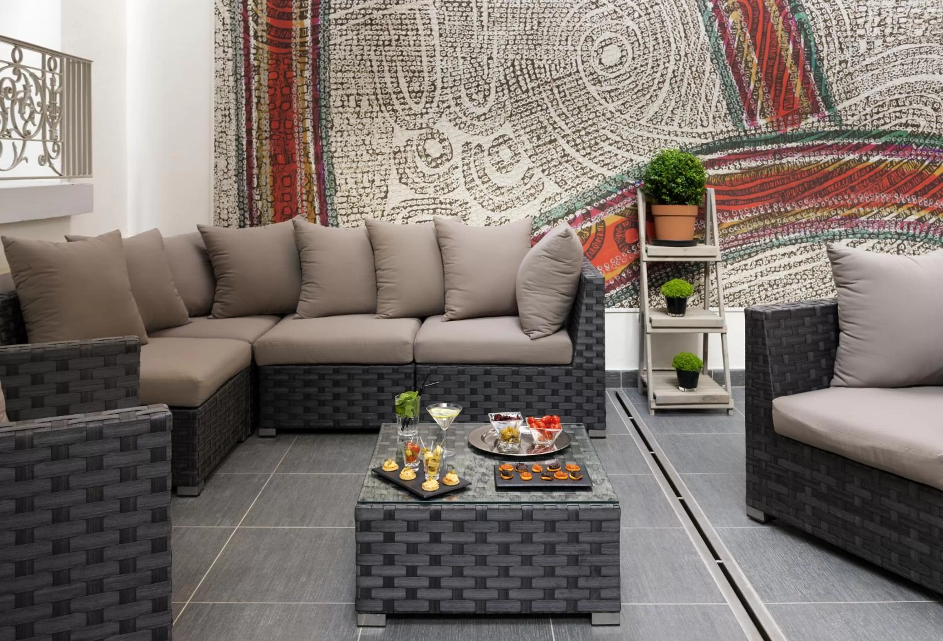 Patio in Mercure Paris Levallois