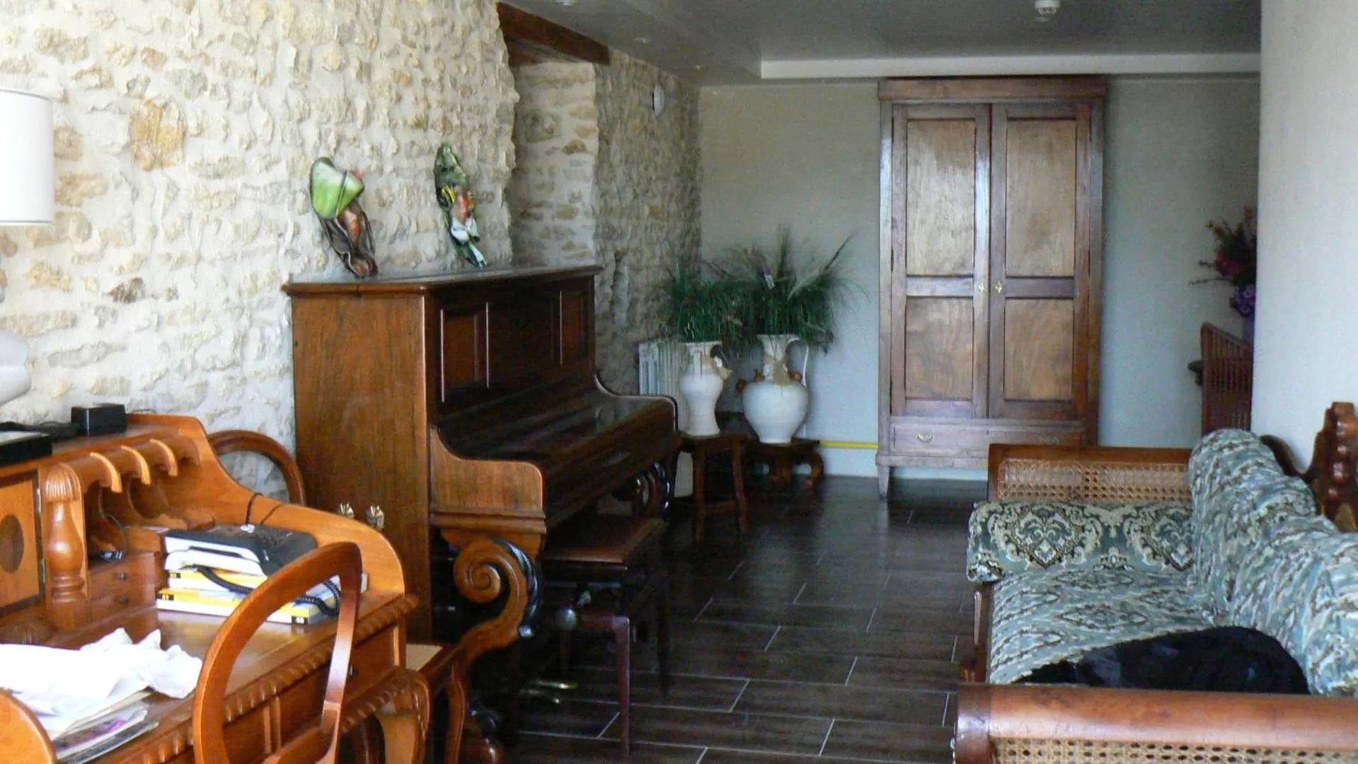 Lounge or bar in Le Manoir des Chapelles