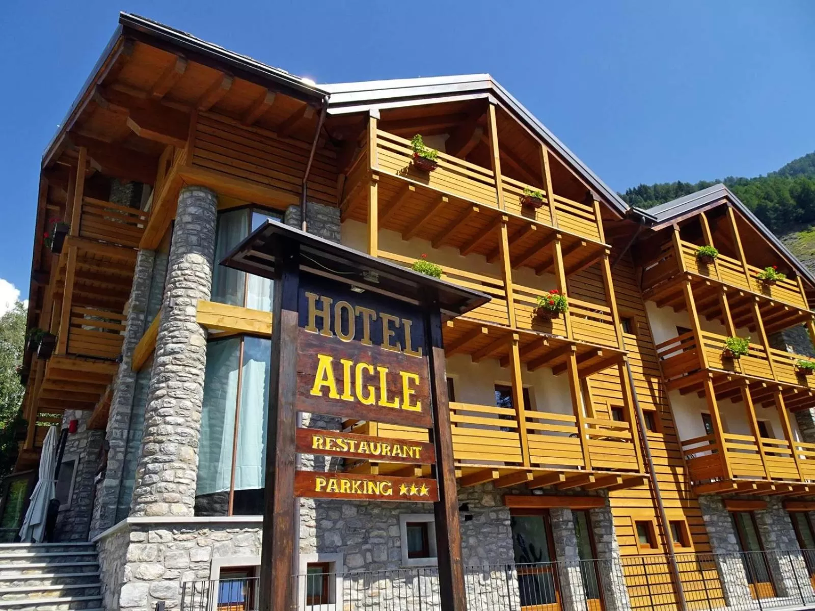 Property building in Hotel Aigle