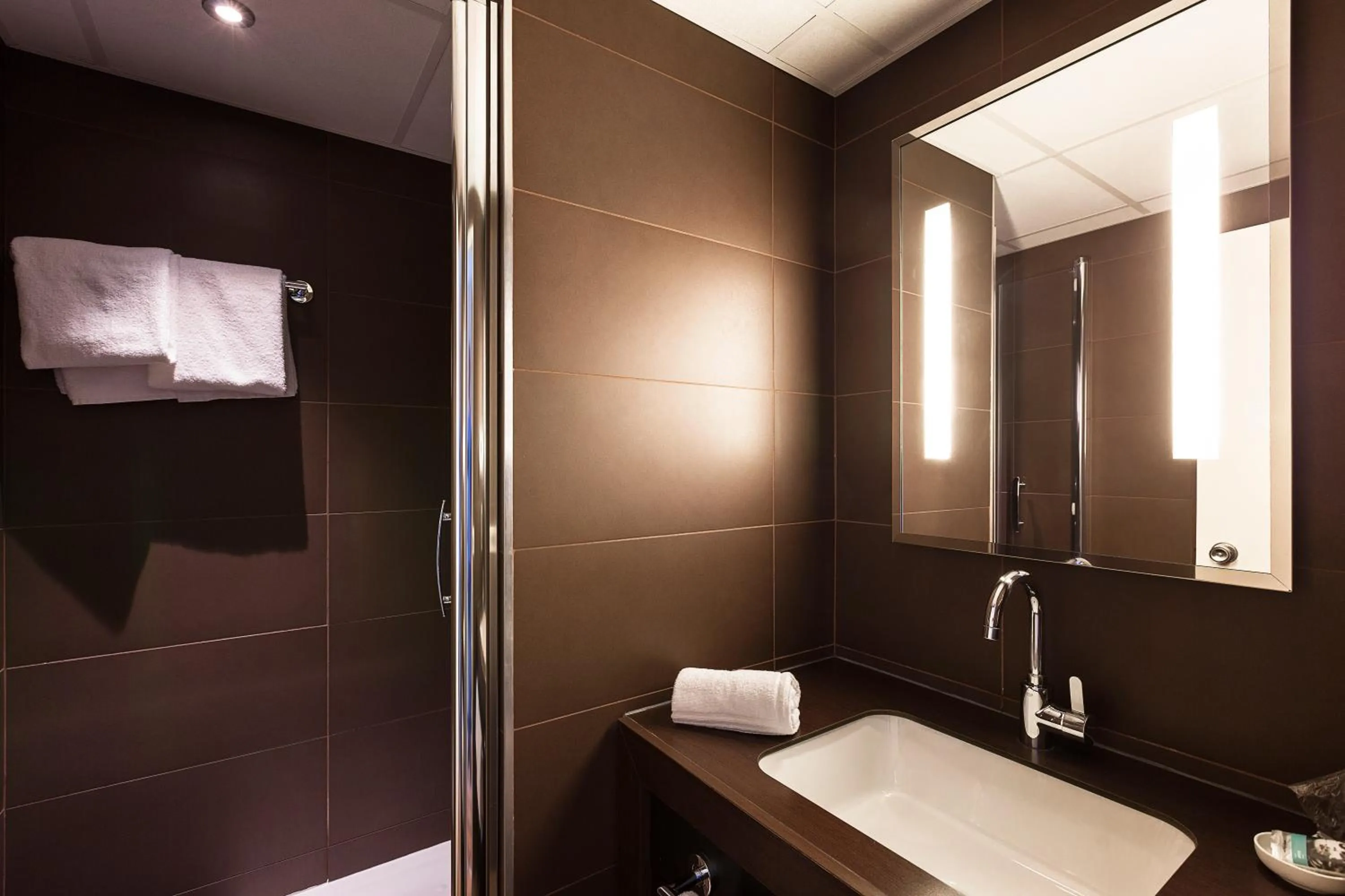 Shower in Mercure Vichy Thermalia