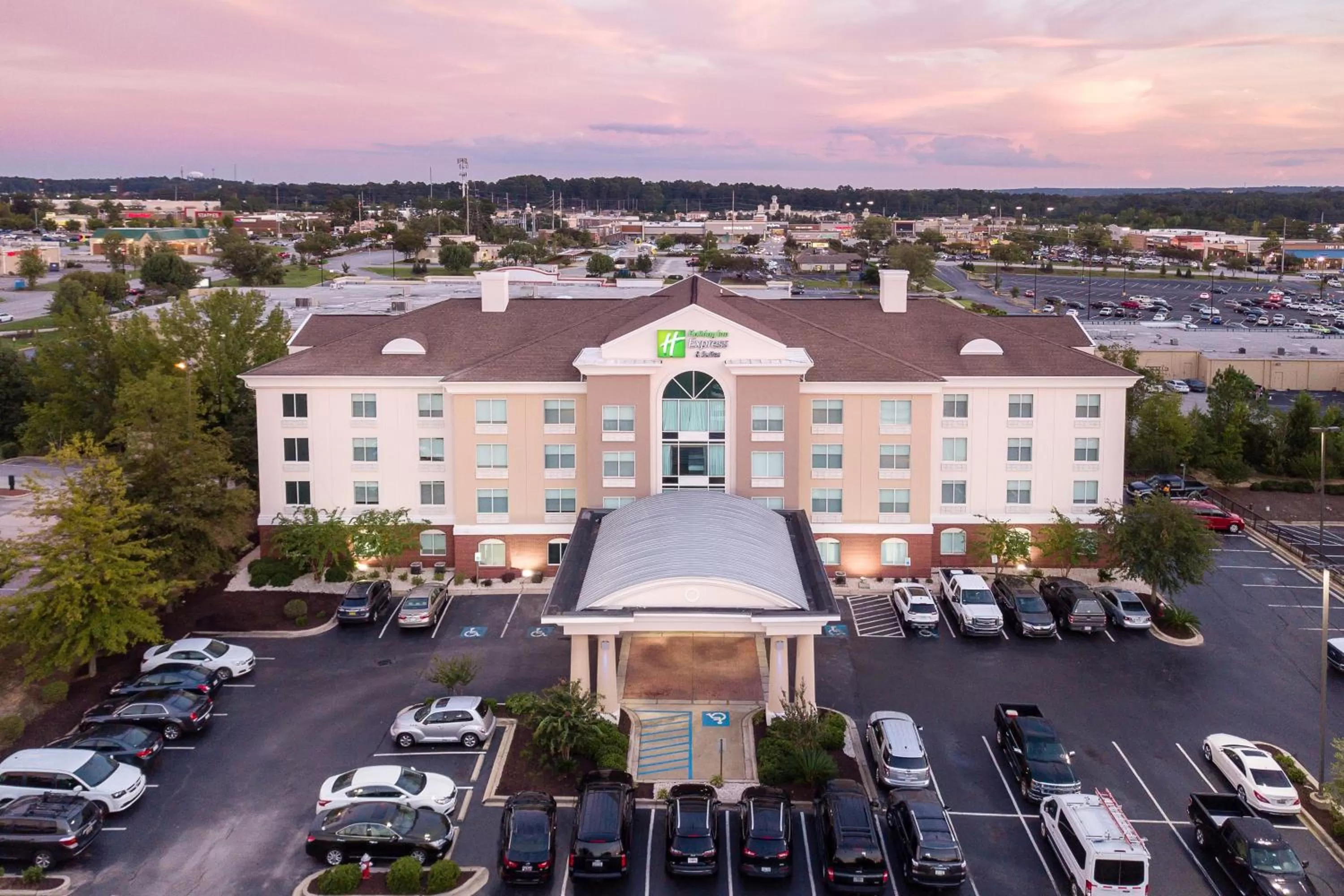 Property building in Holiday Inn Express & Suites Columbia-I-26 @ Harbison Blvd by IHG