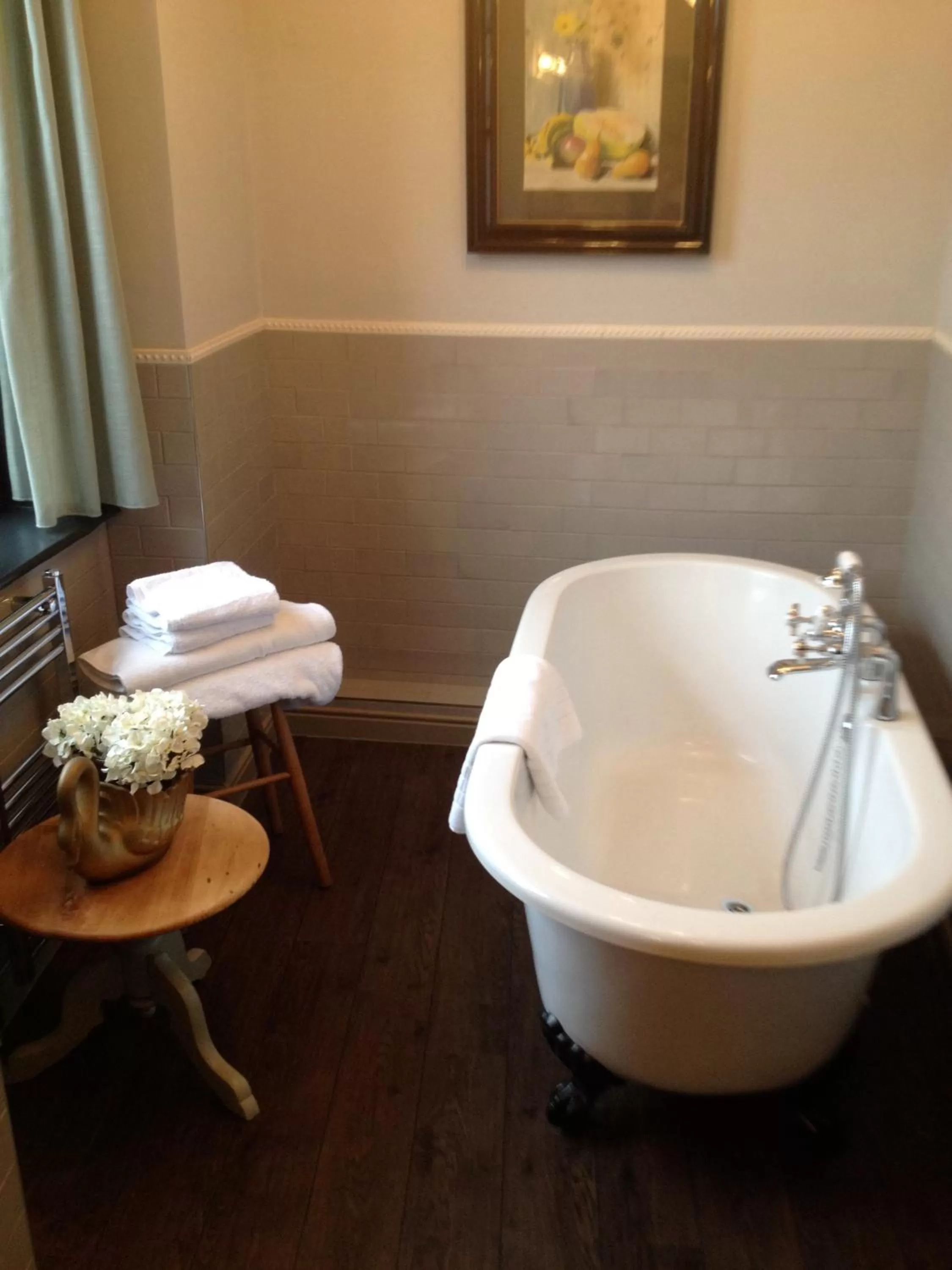 Bathroom in The Crown And Thistle, Abingdon