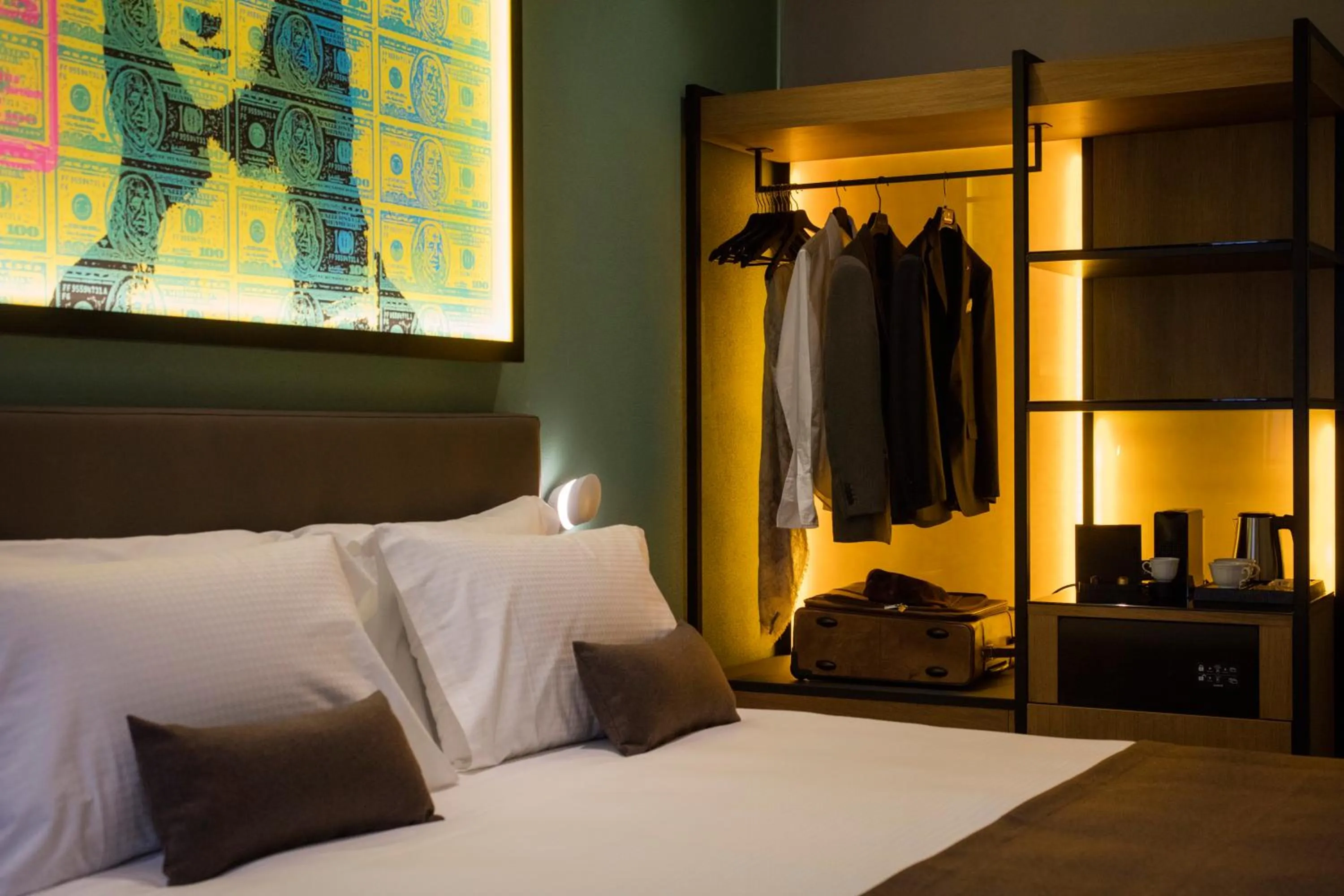 Bedroom, Bed in The Frame Hotel