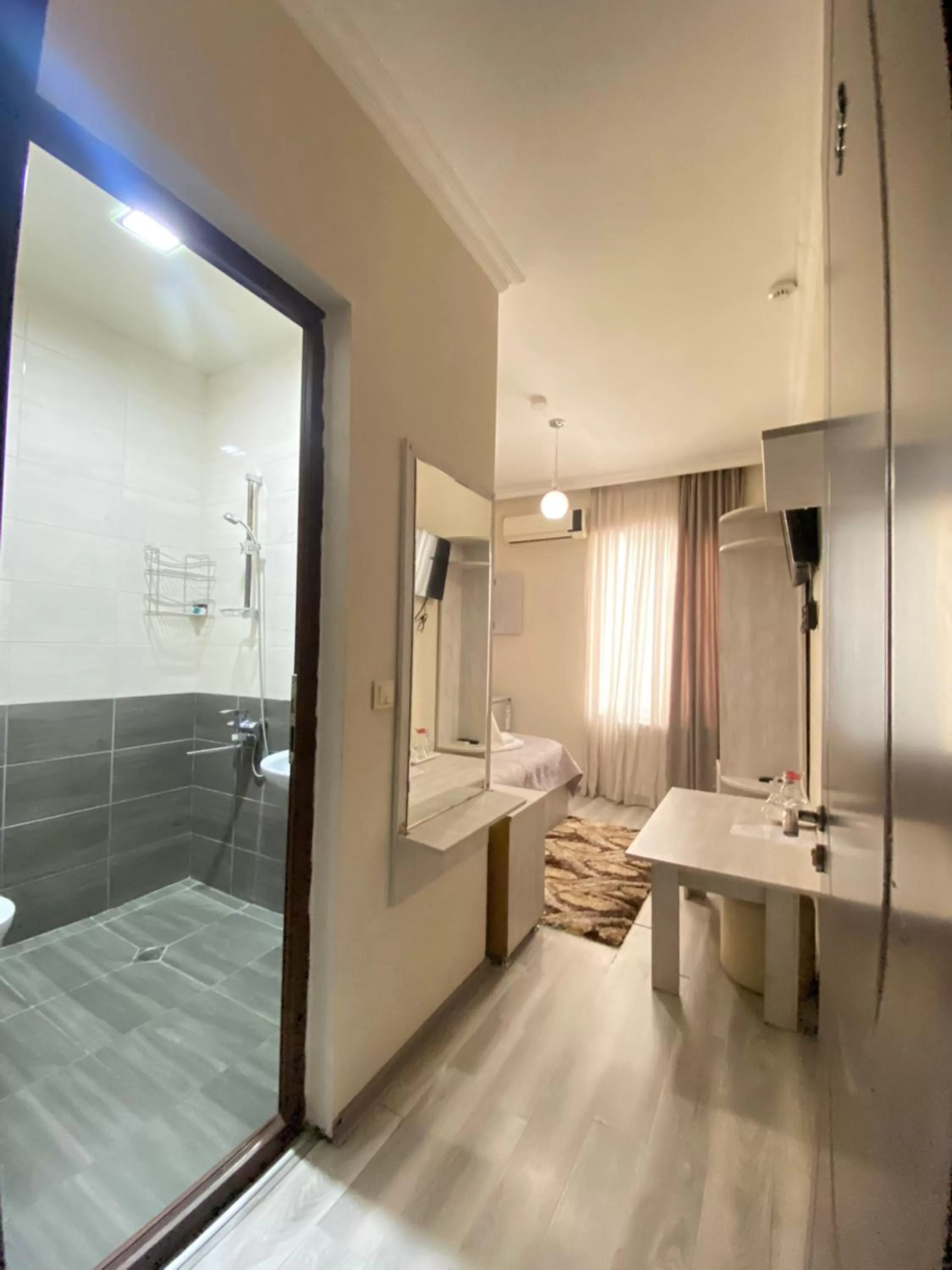 Bathroom in Hotel Garanti