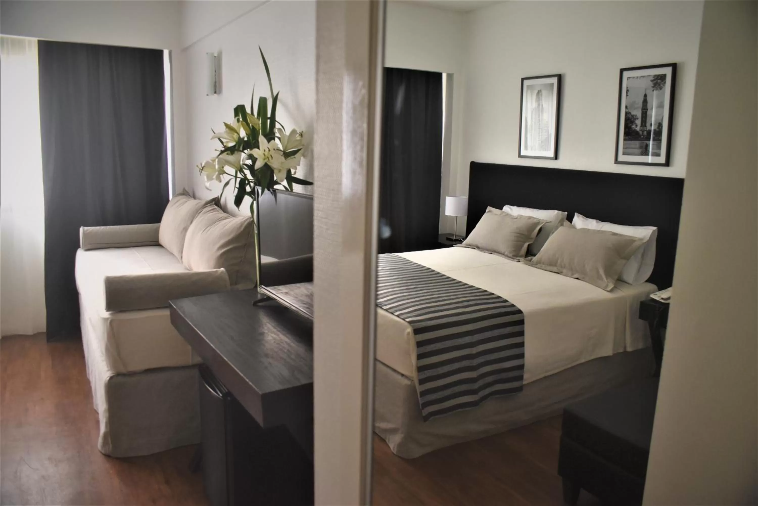 Bedroom, Bed in Grand King Hotel